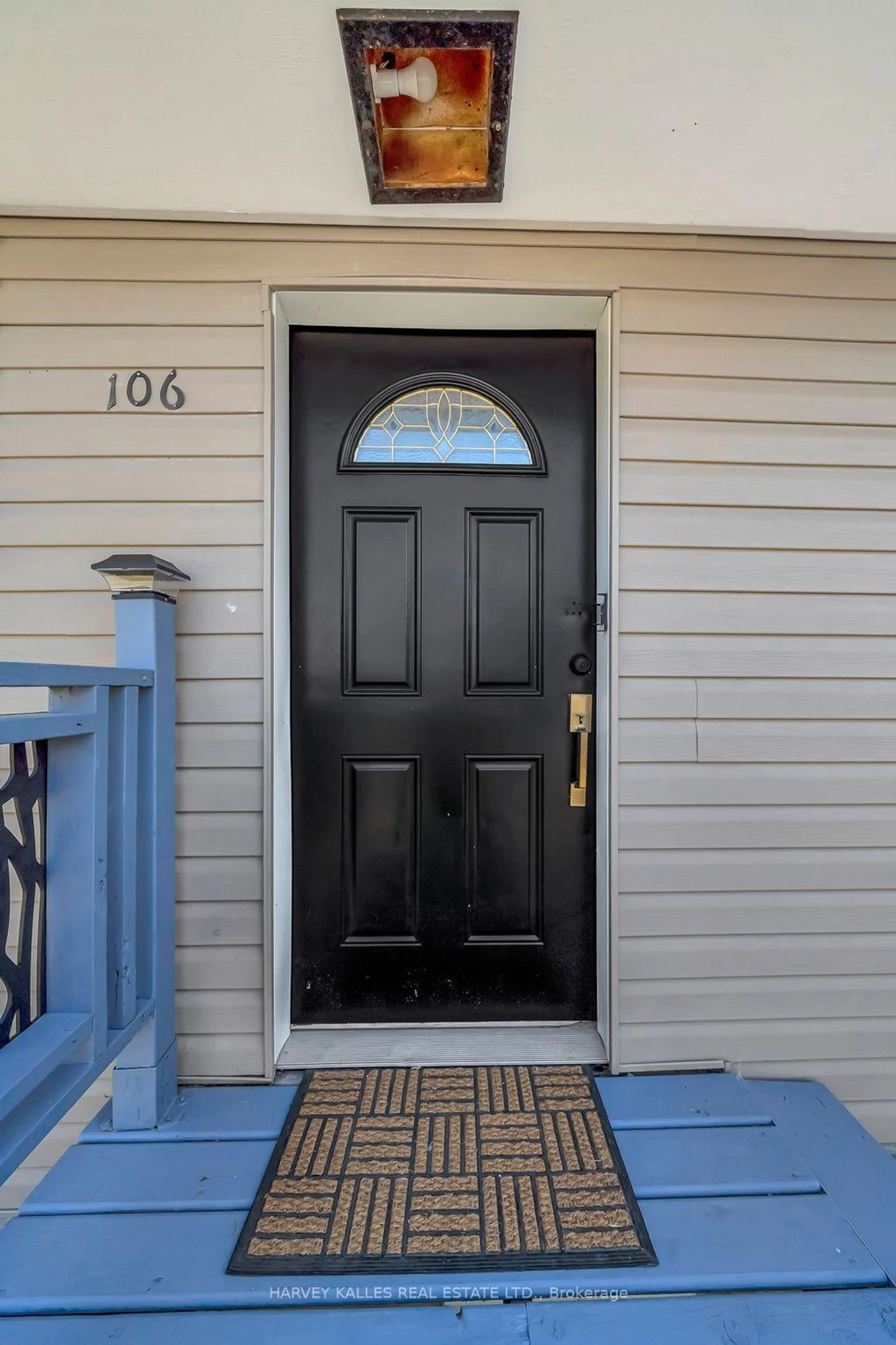 Indoor entryway for 106 Union St, Prince Edward County Ontario K0K 2T0