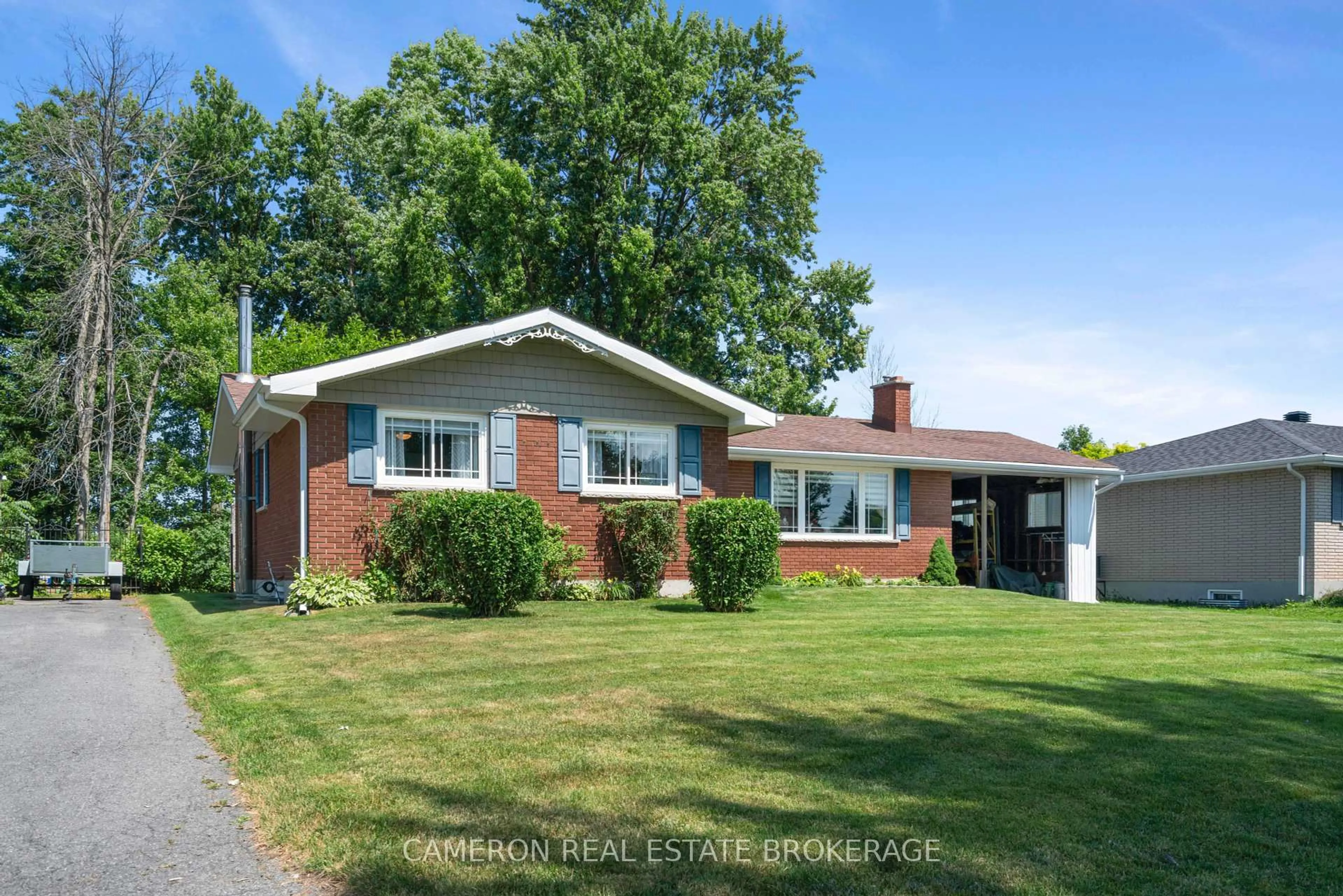 Home with brick exterior material, street for 523 Lynwood Dr, Cornwall Ontario K6H 5W8