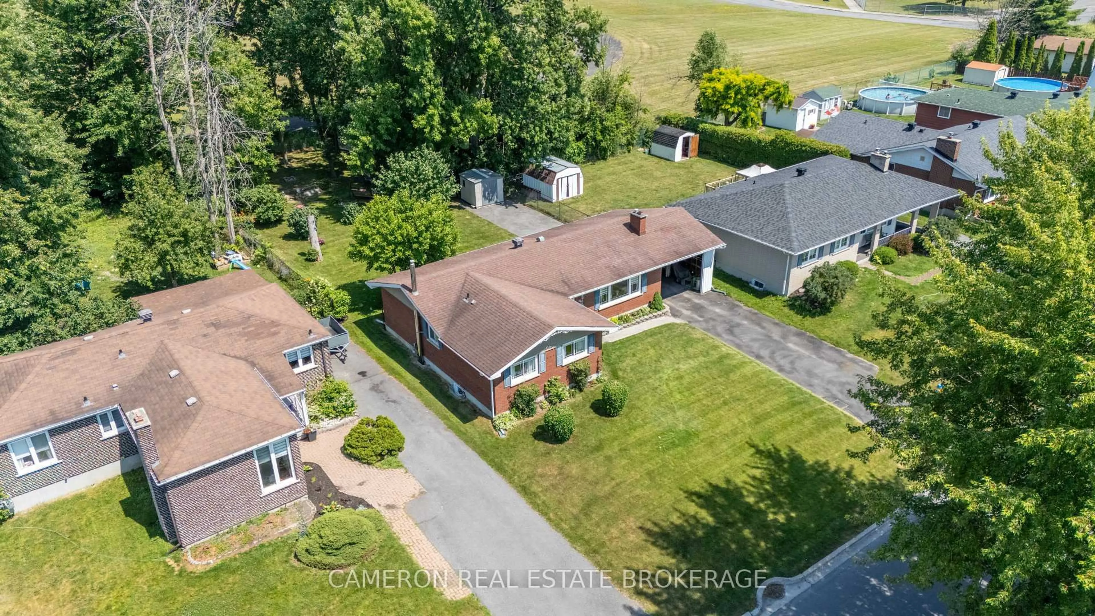 A pic from outside/outdoor area/front of a property/back of a property/a pic from drone, unknown for 523 Lynwood Dr, Cornwall Ontario K6H 5W8