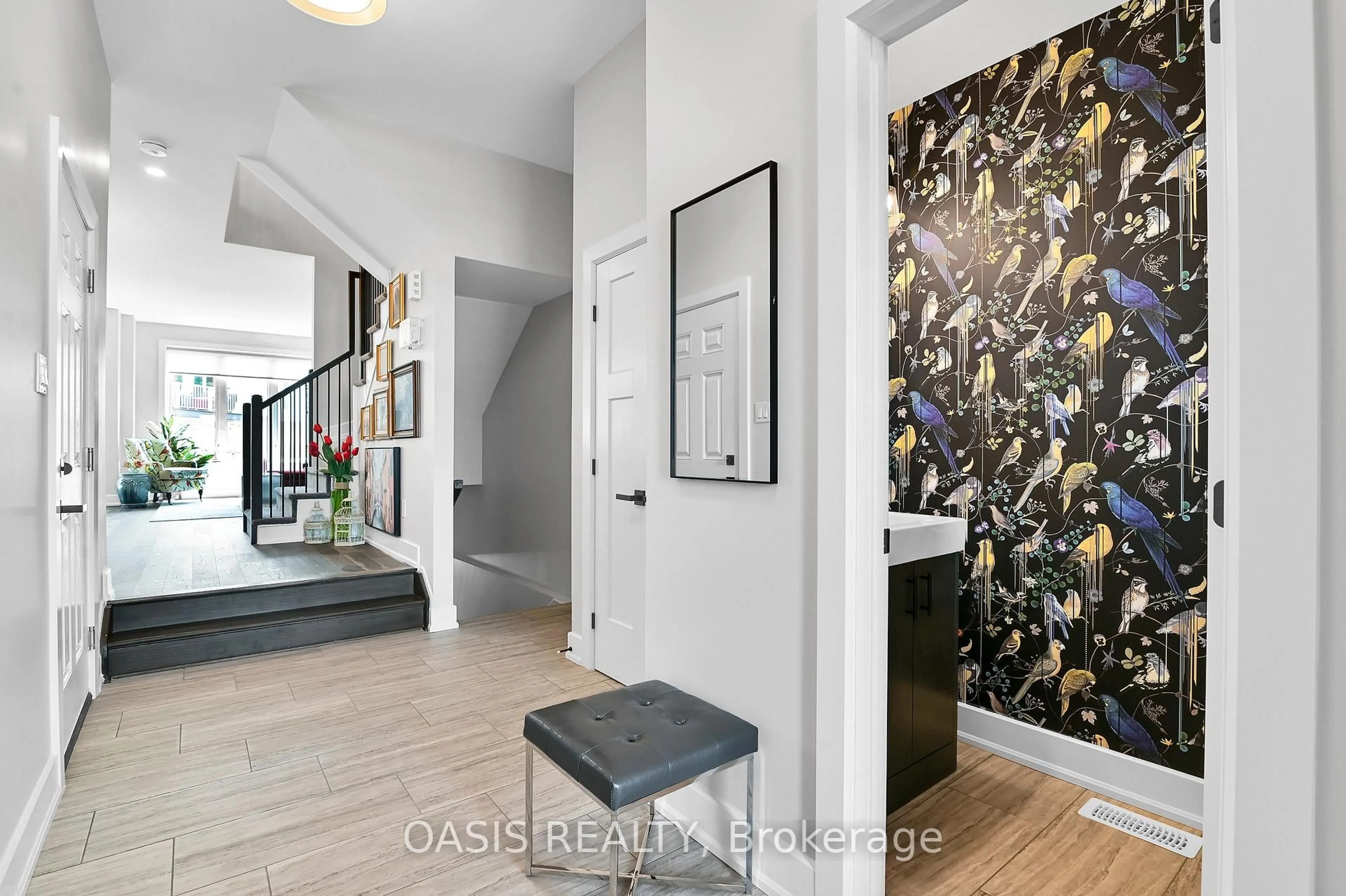 Indoor entryway for 720 Pipit Lane, Ottawa Ontario K2J 7A5
