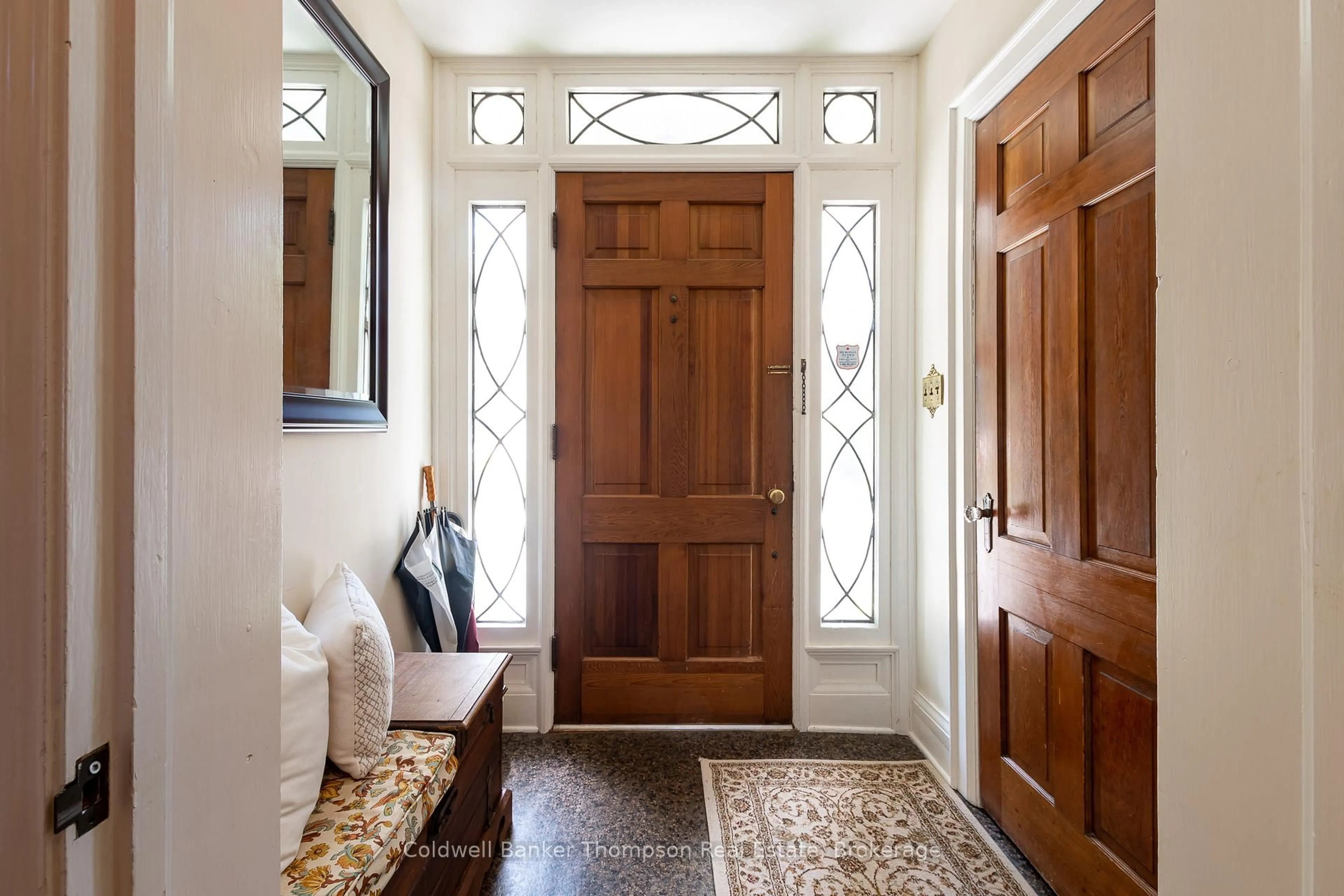 Indoor entryway for 68 West St, Huntsville Ontario P1H 1P9