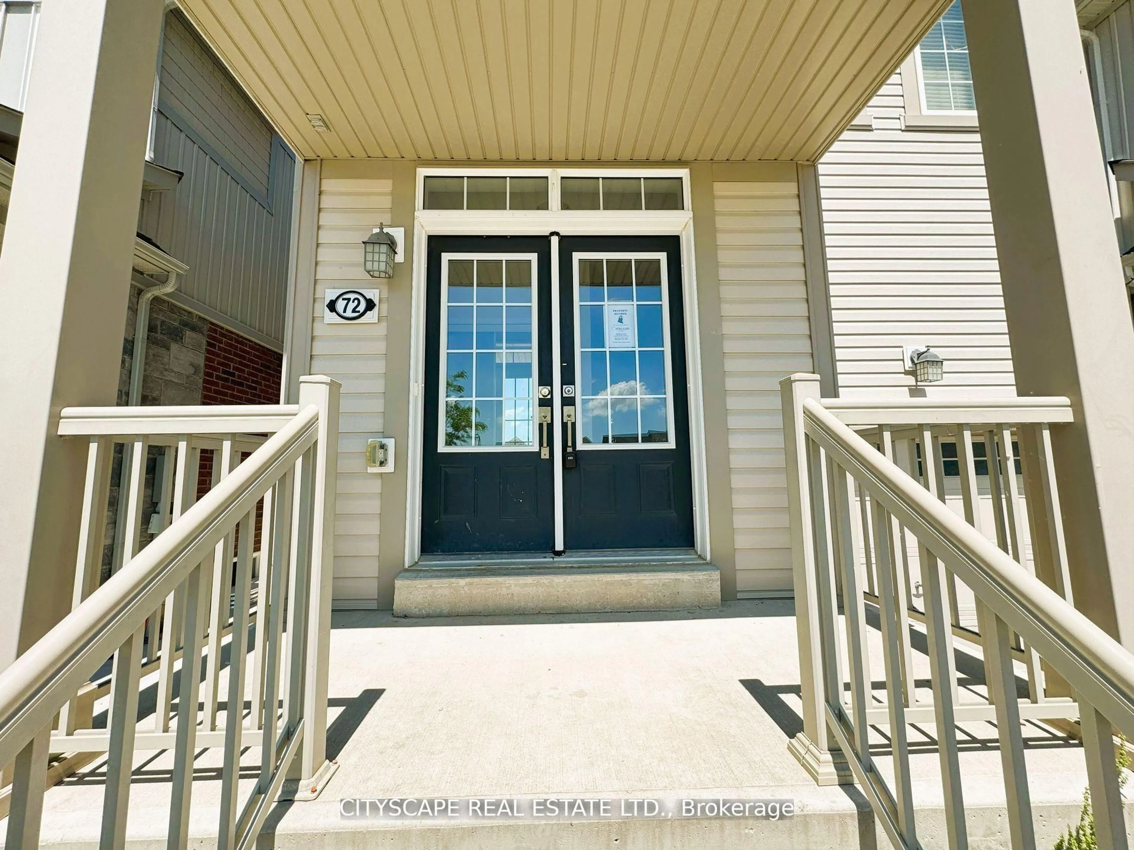 Indoor entryway for 72 Maclachlan Ave, Haldimand Ontario N3W 0C8
