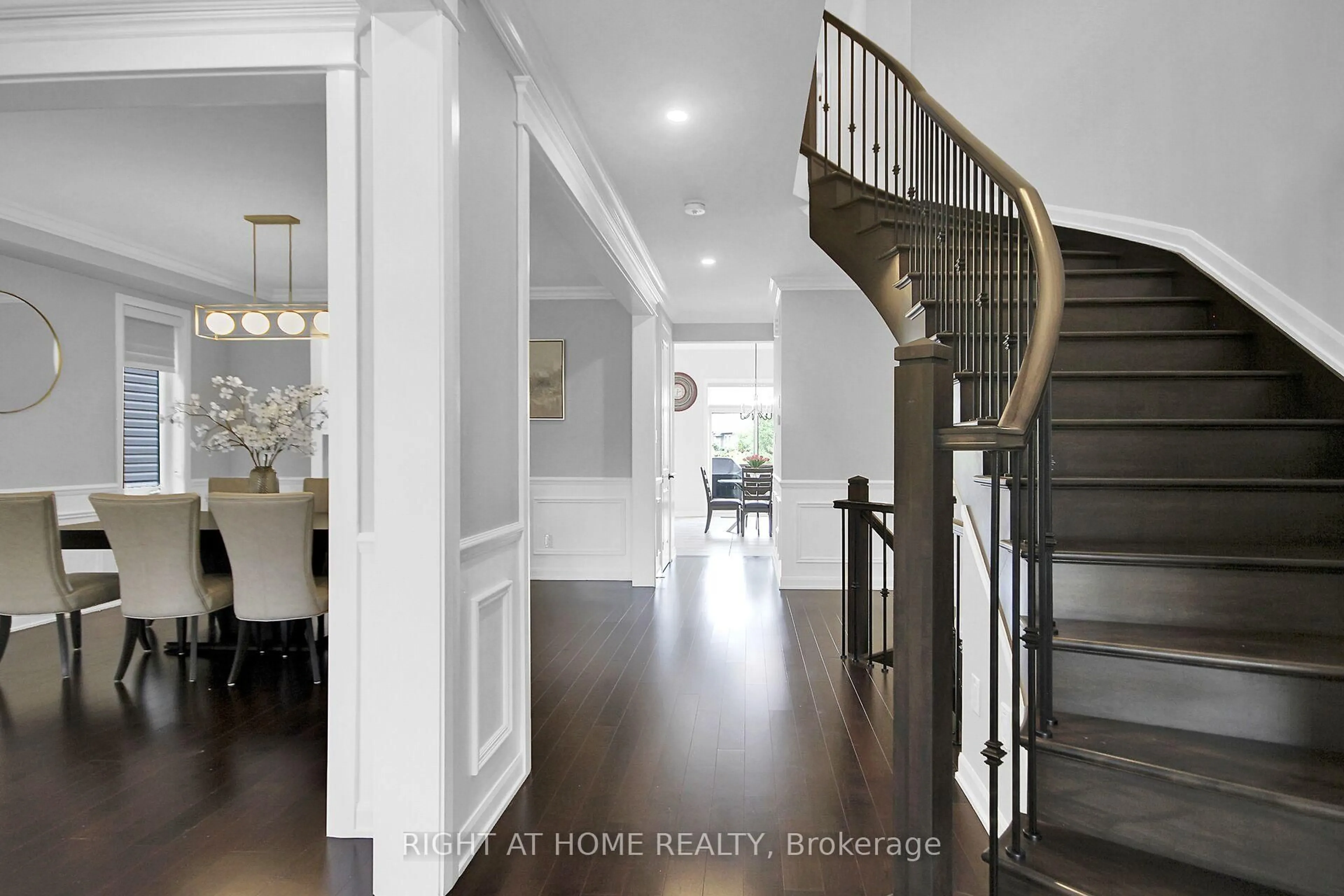 Indoor entryway for 42 CONCH Way, Manotick Ontario K4M 0M4