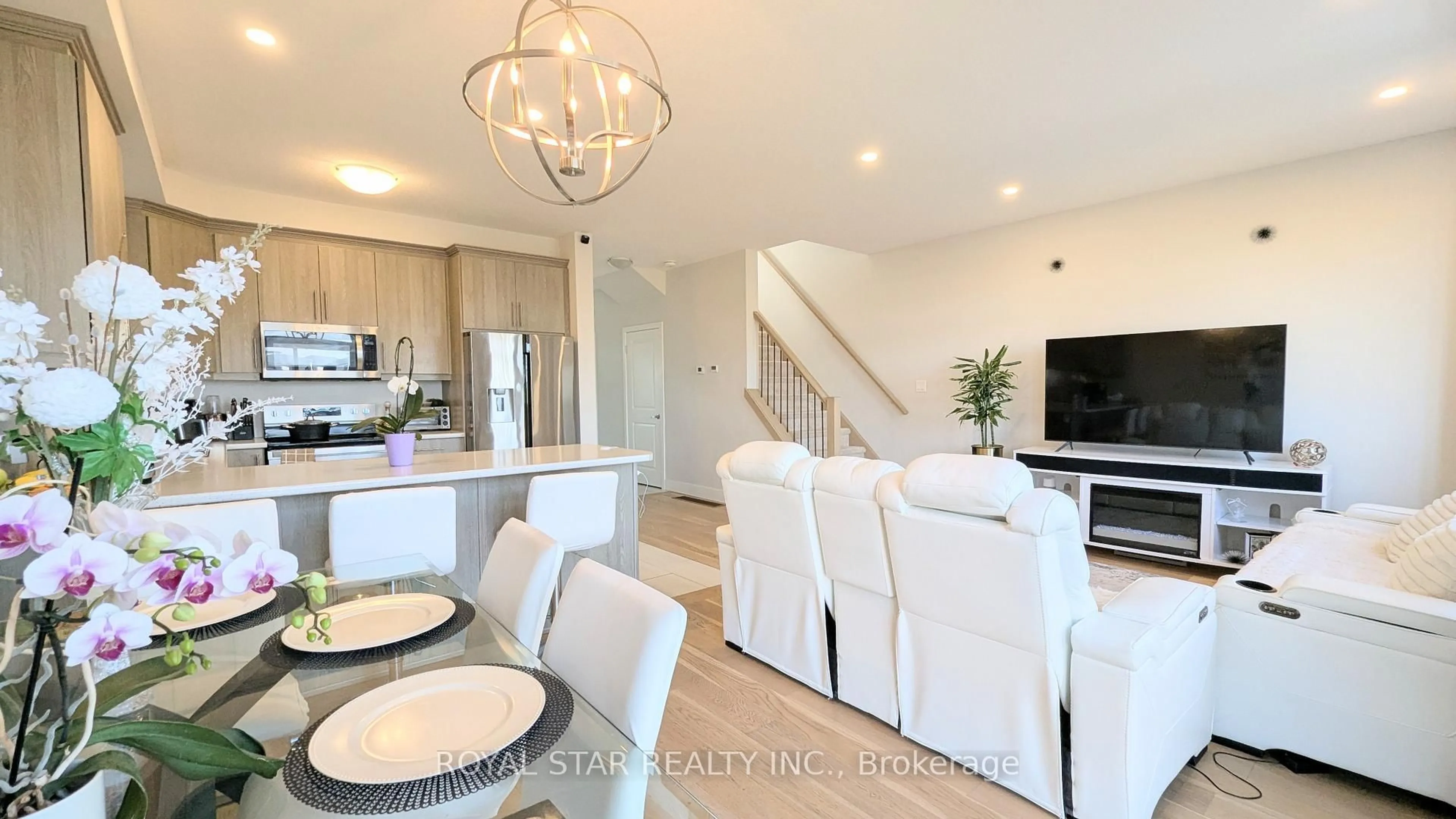 Open concept kitchen, unknown for 1971 Evans Blvd, London South Ontario N6M 0A2