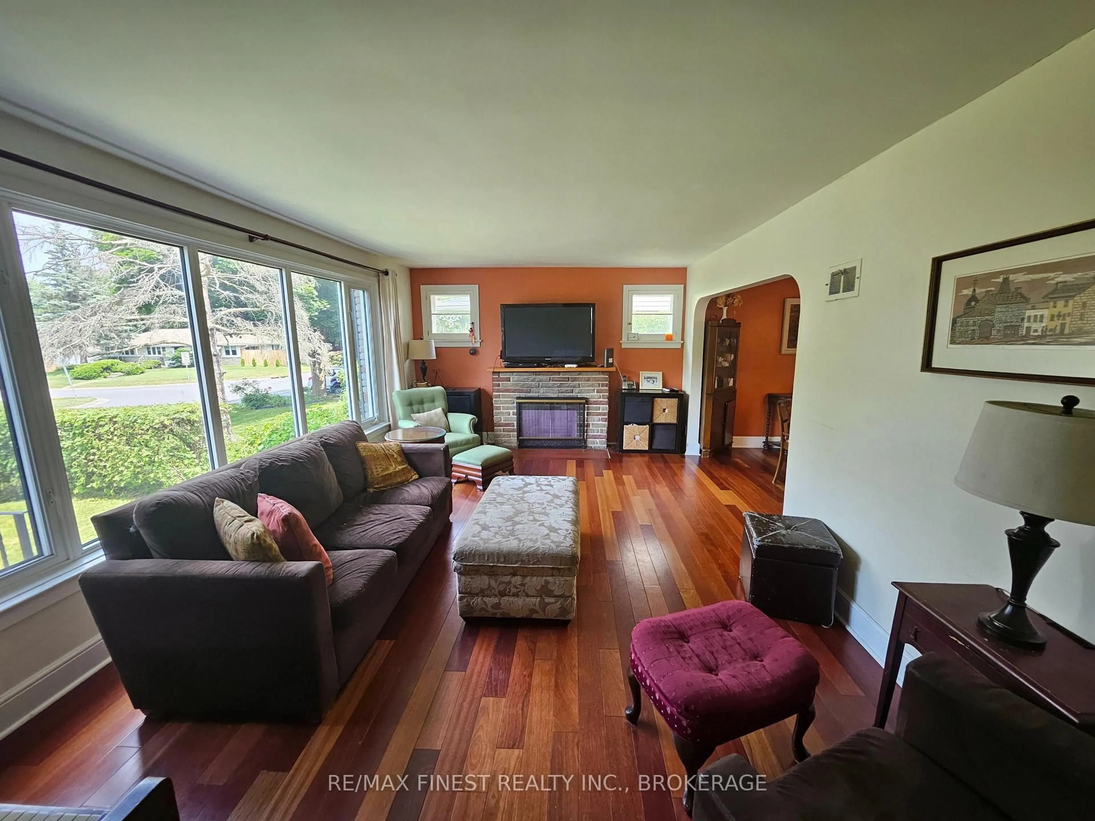 Living room with furniture, wood/laminate floor for 336 McMahon Ave, Kingston Ontario K7M 3H6