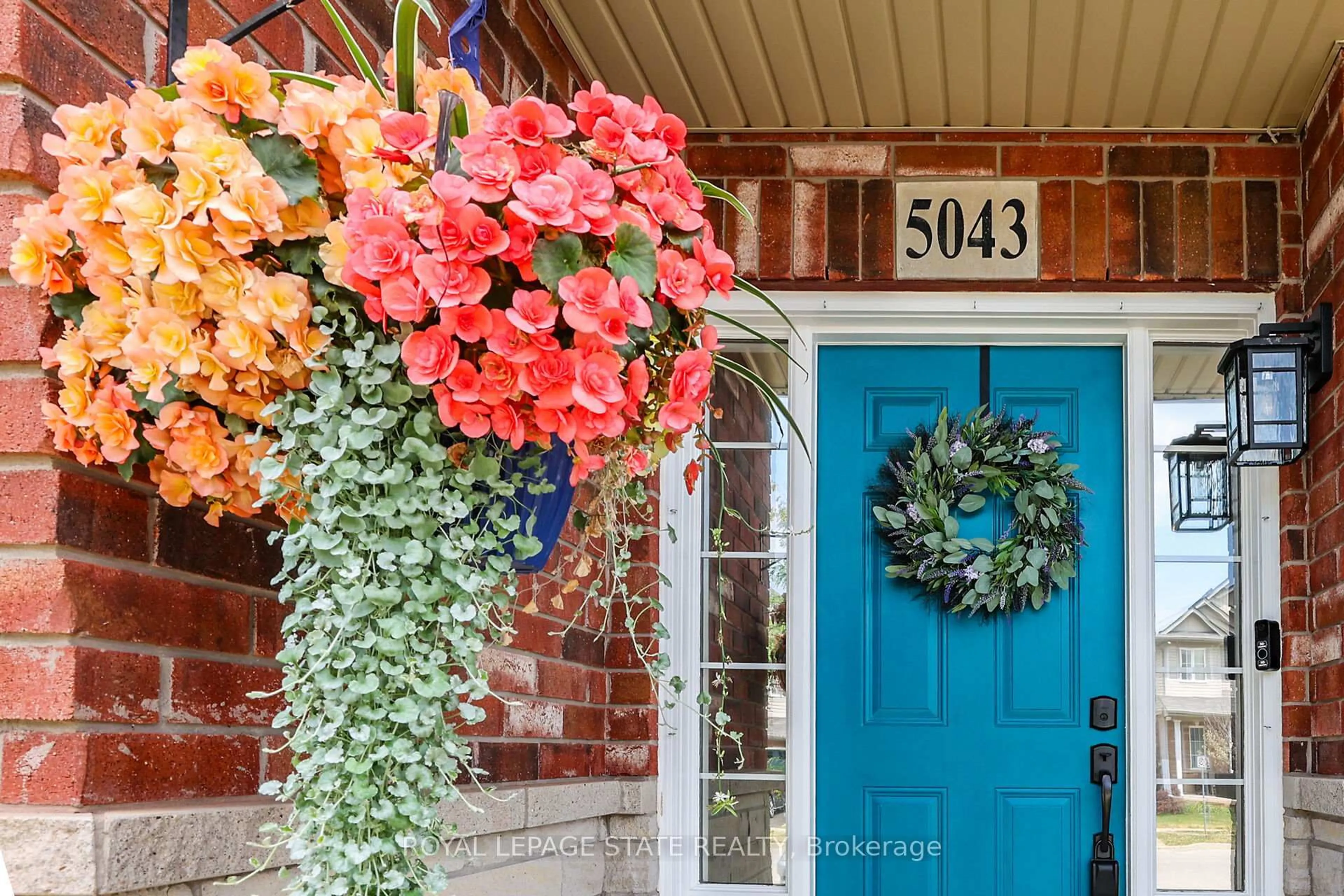 Indoor entryway for 5043 Alyssa Dr, Lincoln Ontario L3J 1W5