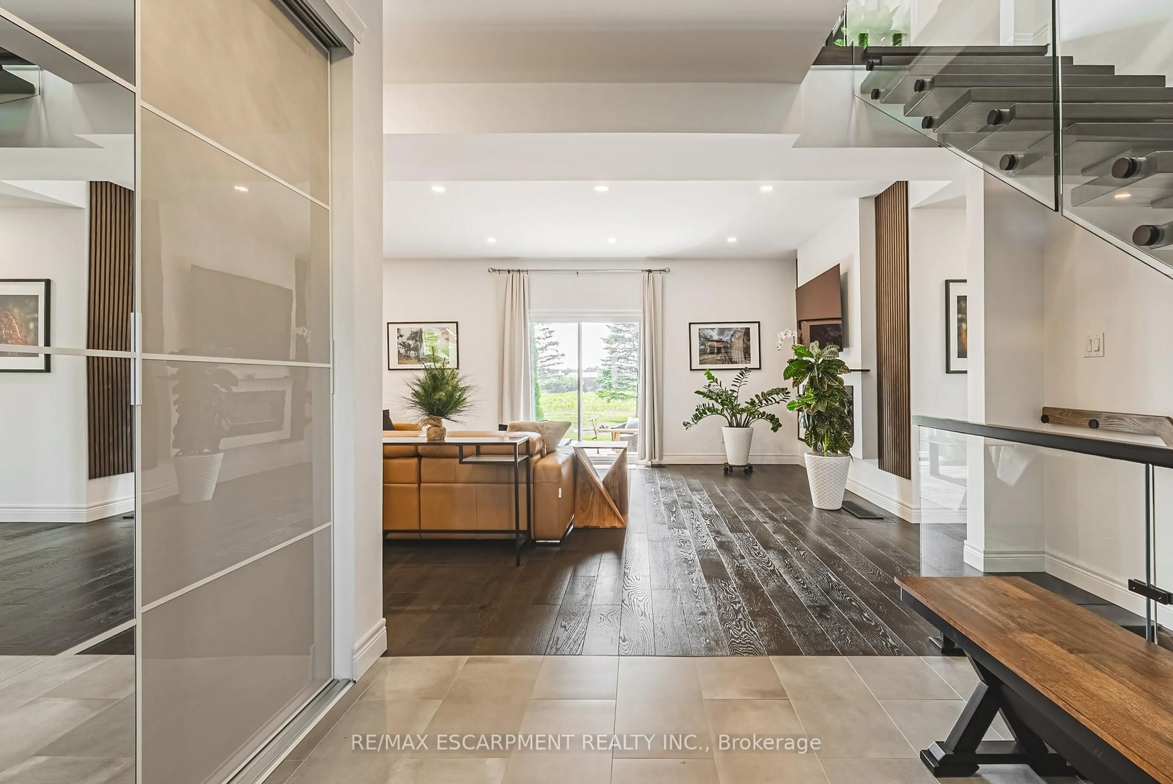 Indoor entryway for 6380 Westbrook Rd, Hamilton Ontario L0R 1E0