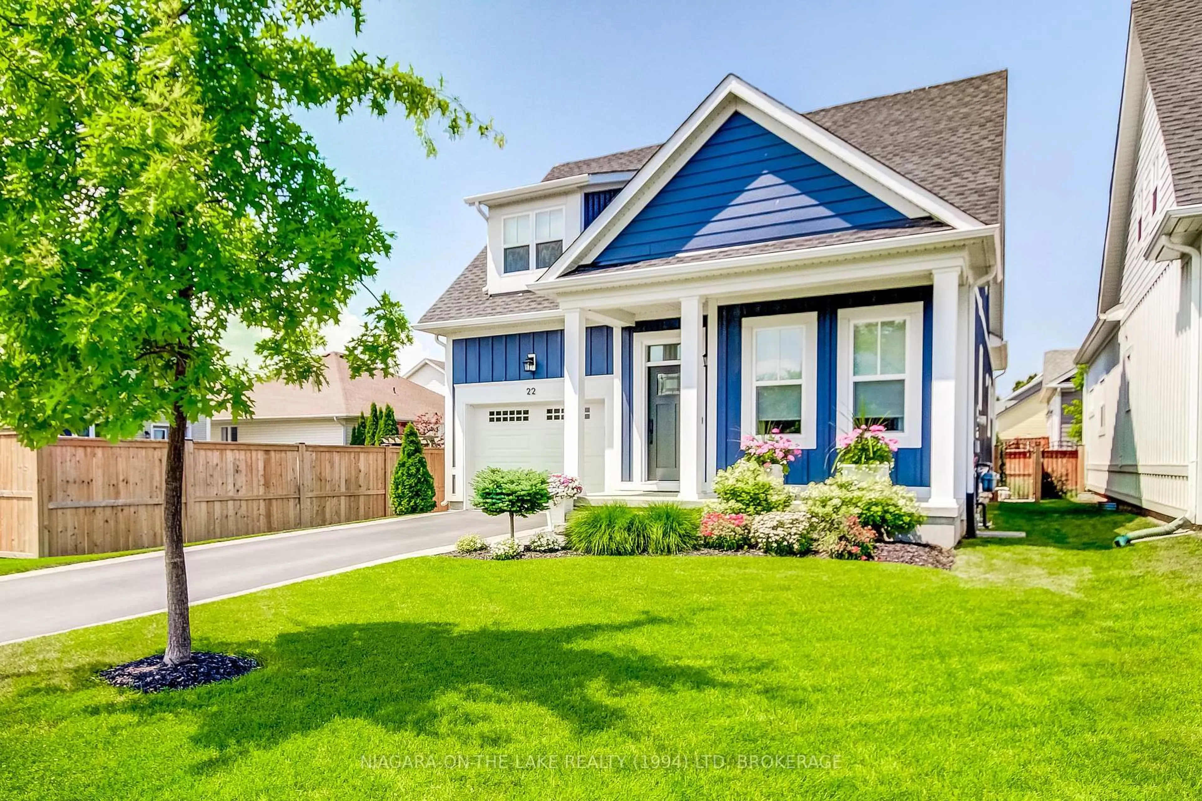 Home with vinyl exterior material, street for 22 Annmarie Dr, Niagara-on-the-Lake Ontario L0S 1T0