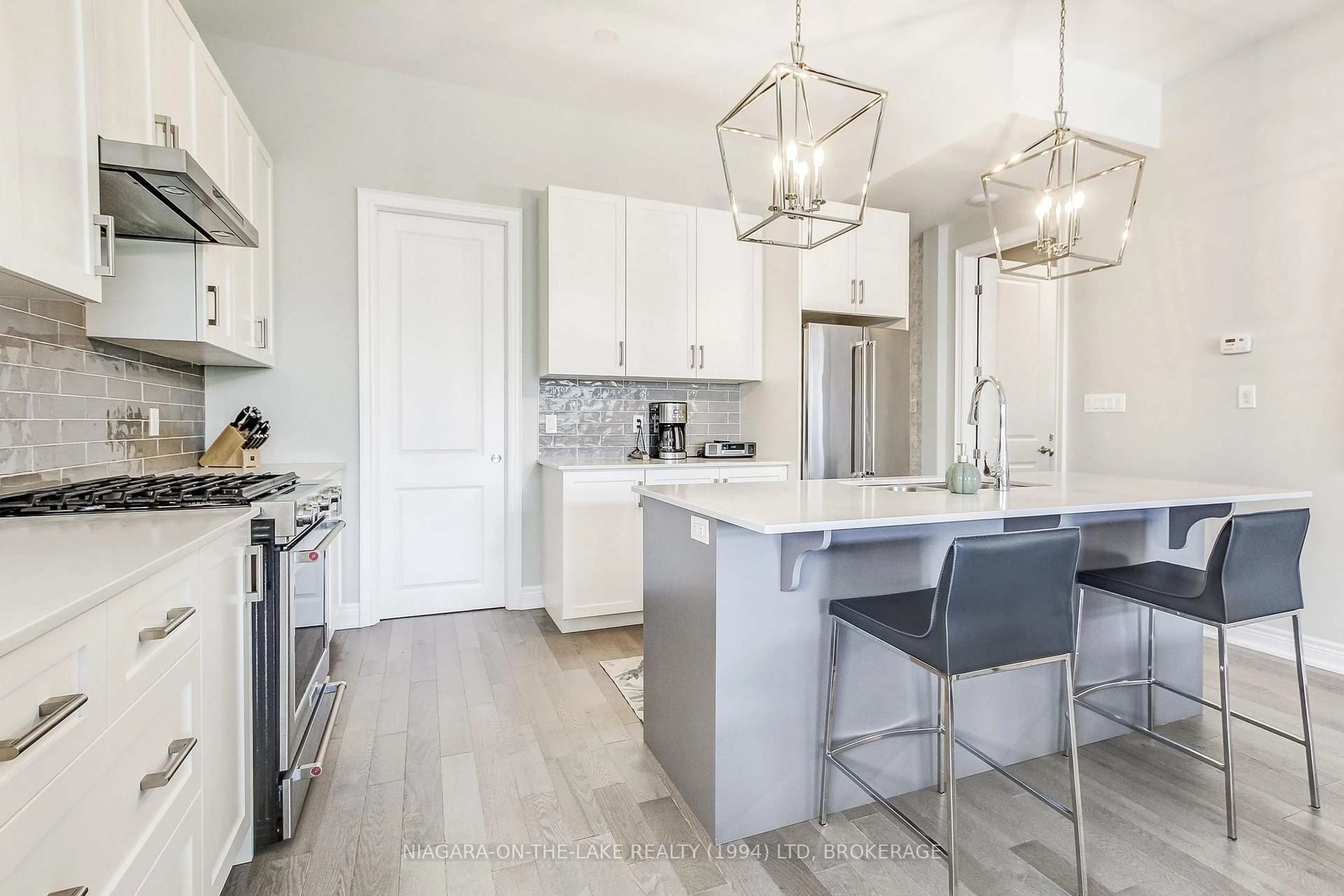 Open concept kitchen, ceramic/tile floor for 22 Annmarie Dr, Niagara-on-the-Lake Ontario L0S 1T0