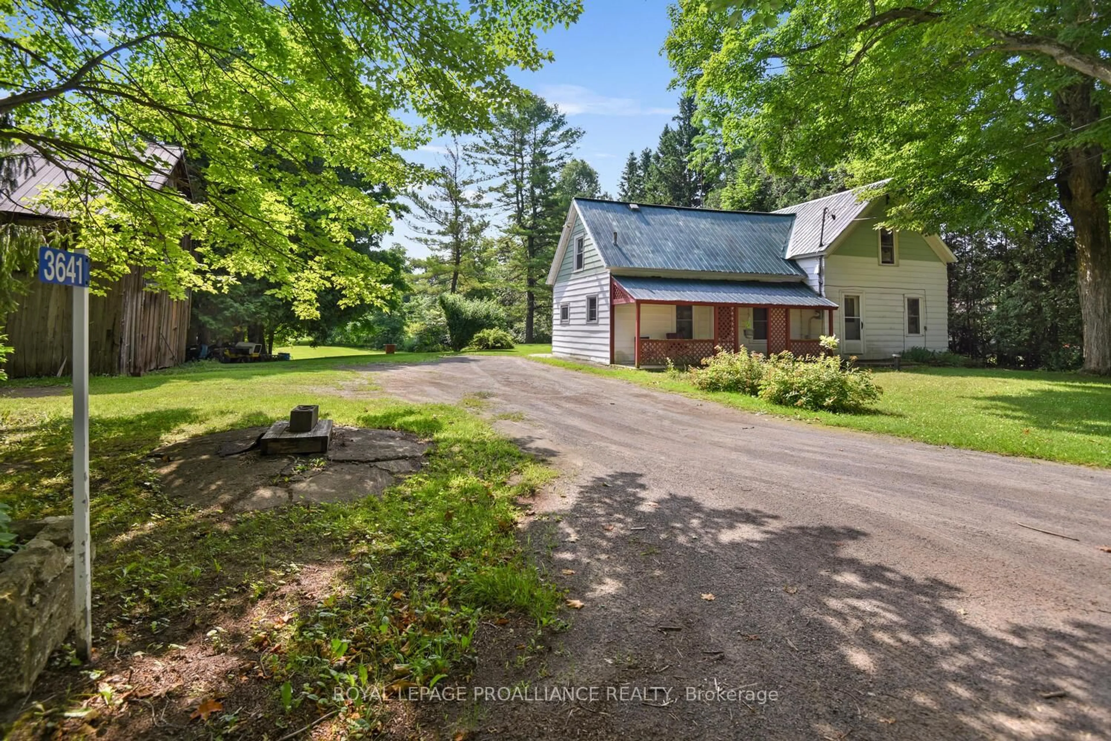 A pic from outside/outdoor area/front of a property/back of a property/a pic from drone, unknown for 3641 Maple Ave, Augusta Ontario K0E 1T0