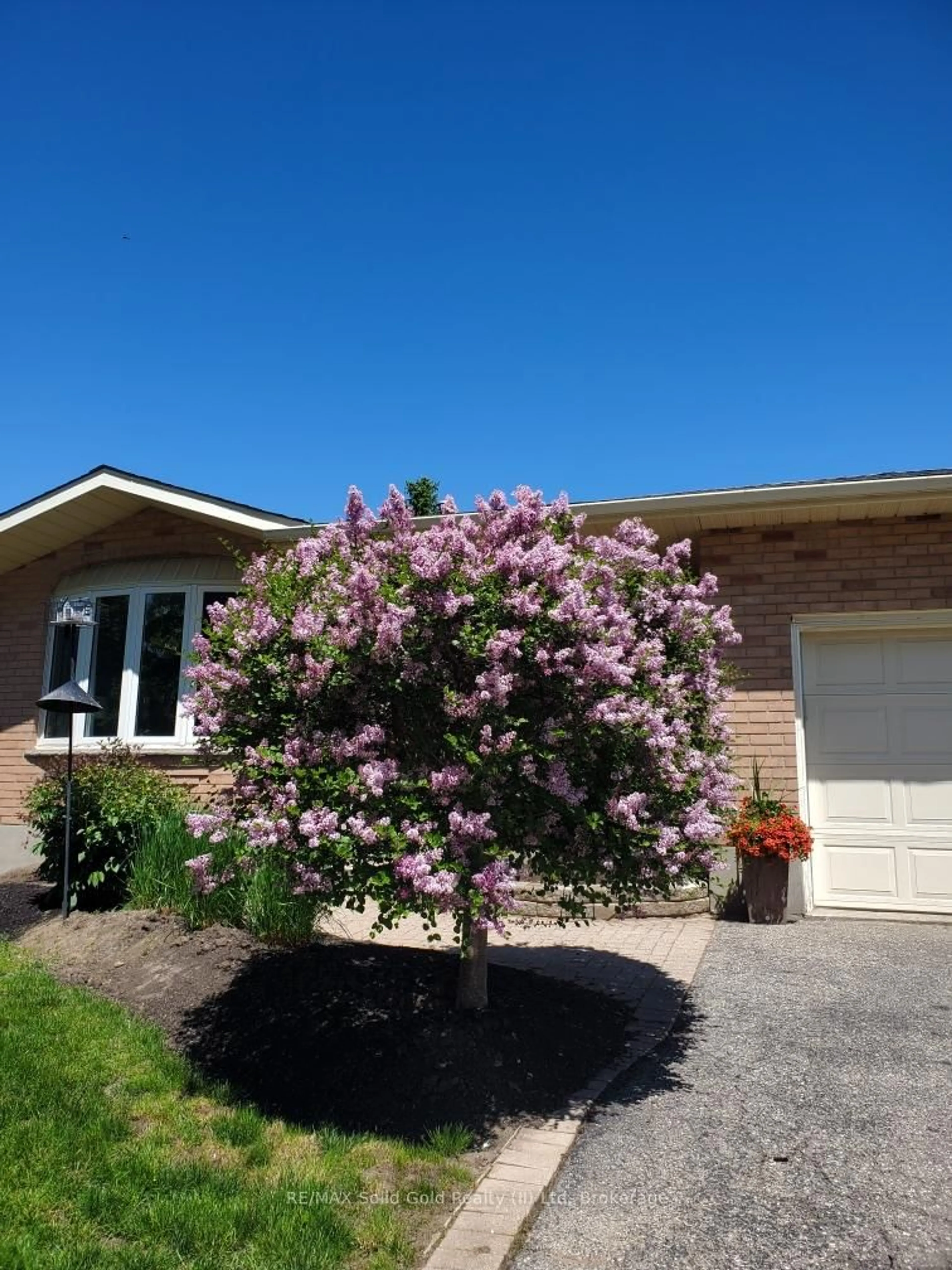Unknown for 612 Sprucehurst Cres, Waterloo Ontario N2V 2E3