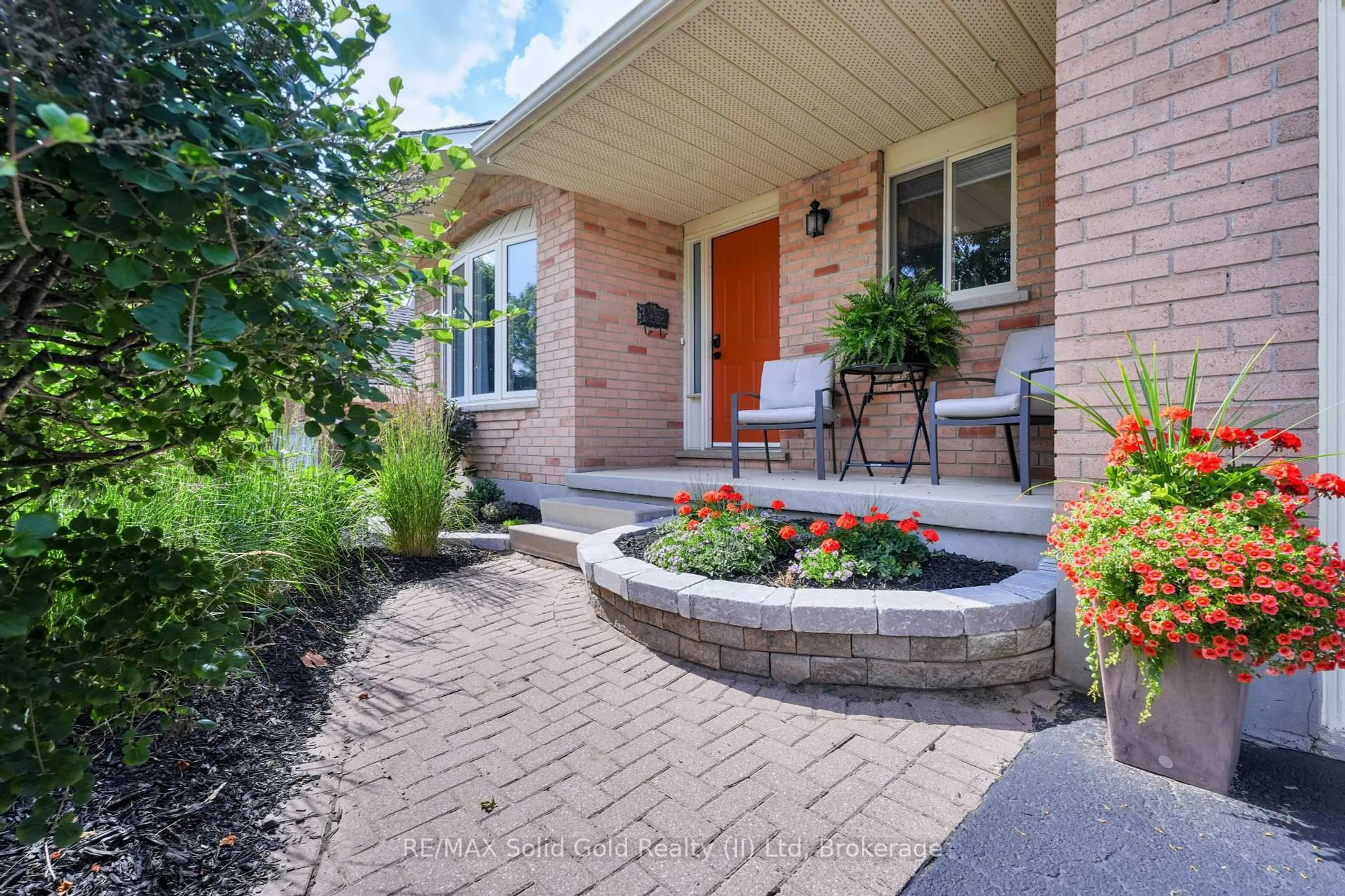 Home with brick exterior material, street for 612 Sprucehurst Cres, Waterloo Ontario N2V 2E3