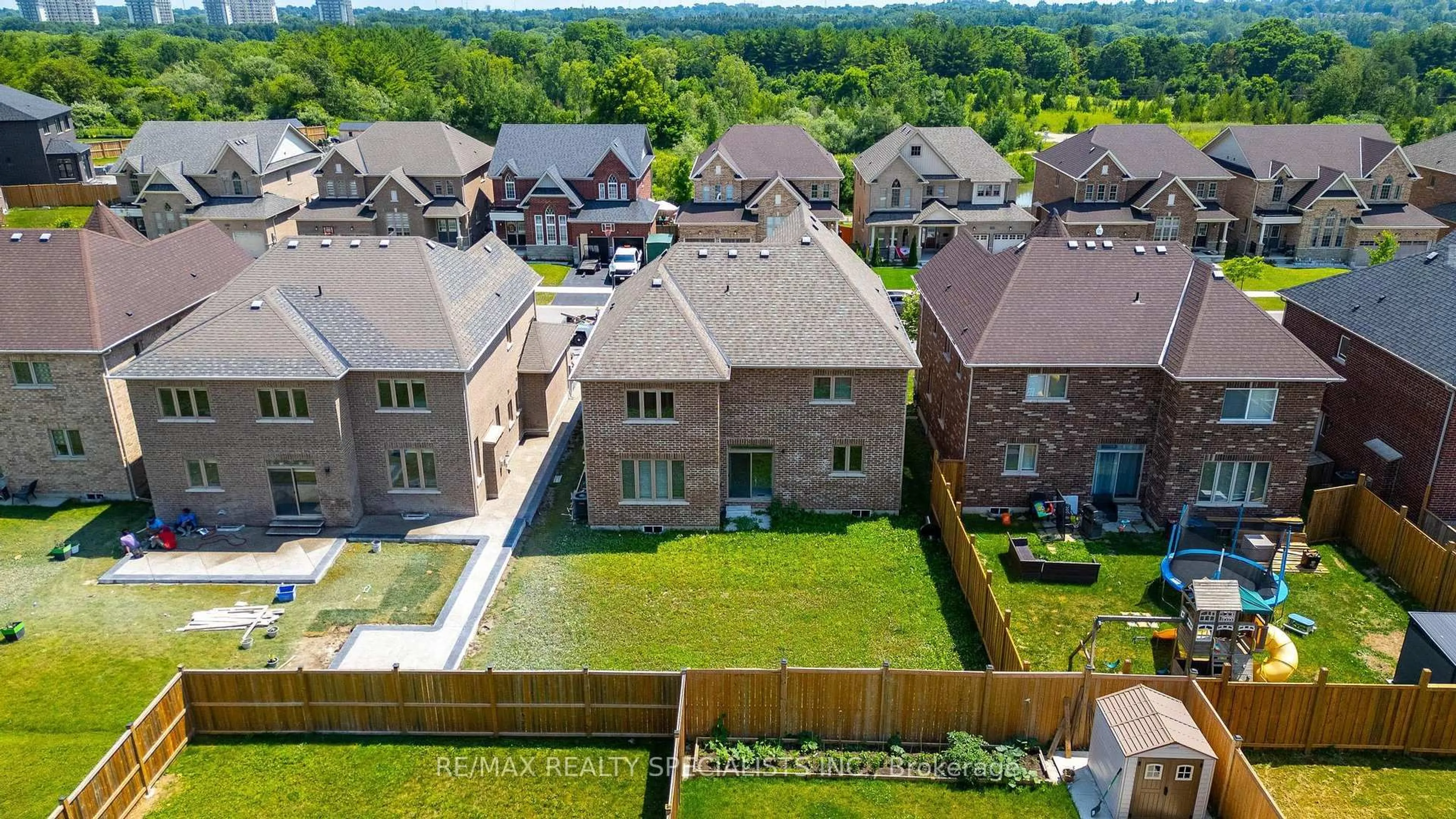 A pic from outside/outdoor area/front of a property/back of a property/a pic from drone, street for 636 Mcgill Lane, Woodstock Ontario N4T 0L3