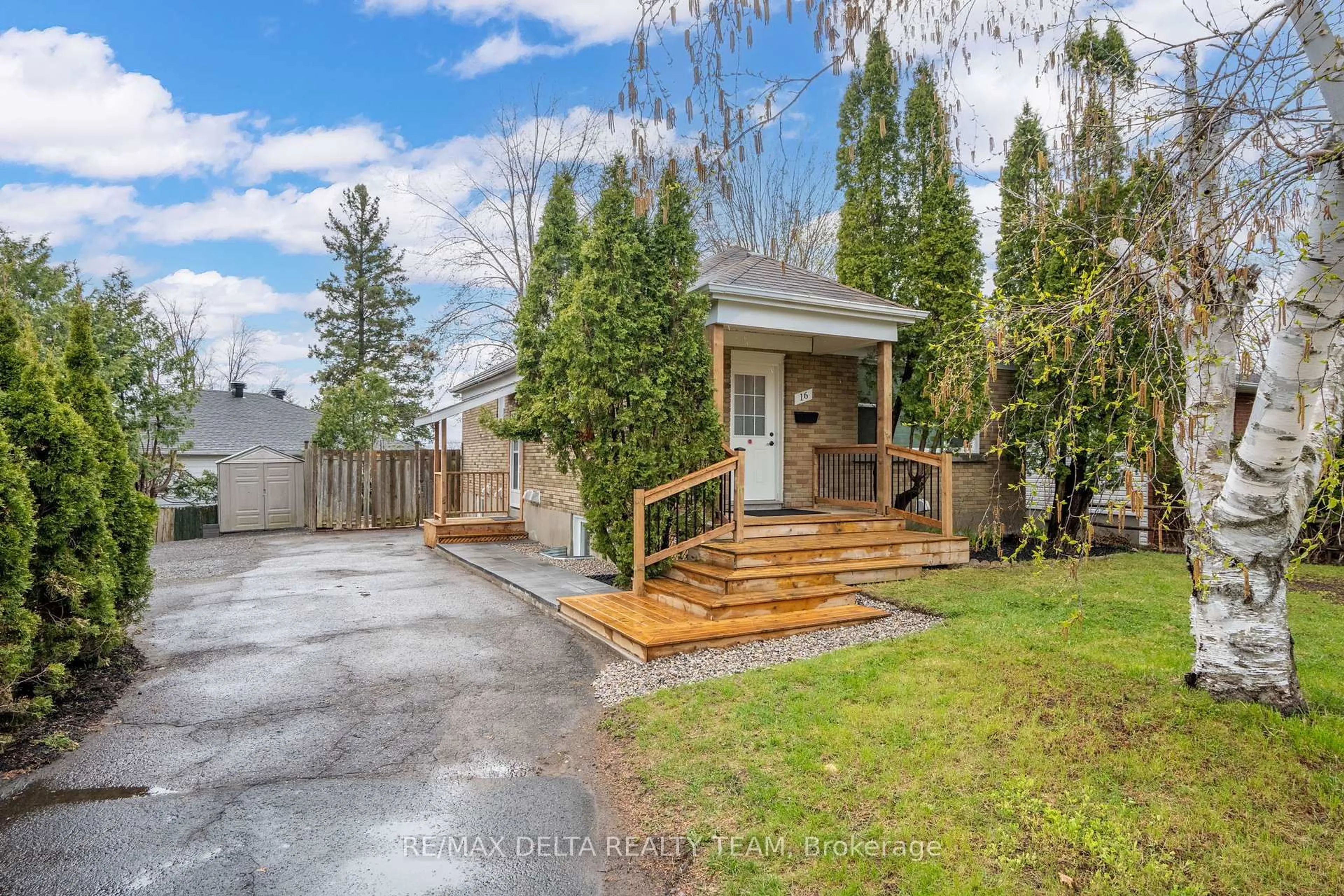 Unknown for 16 Seguin St, Ottawa Ontario K1J 6P5
