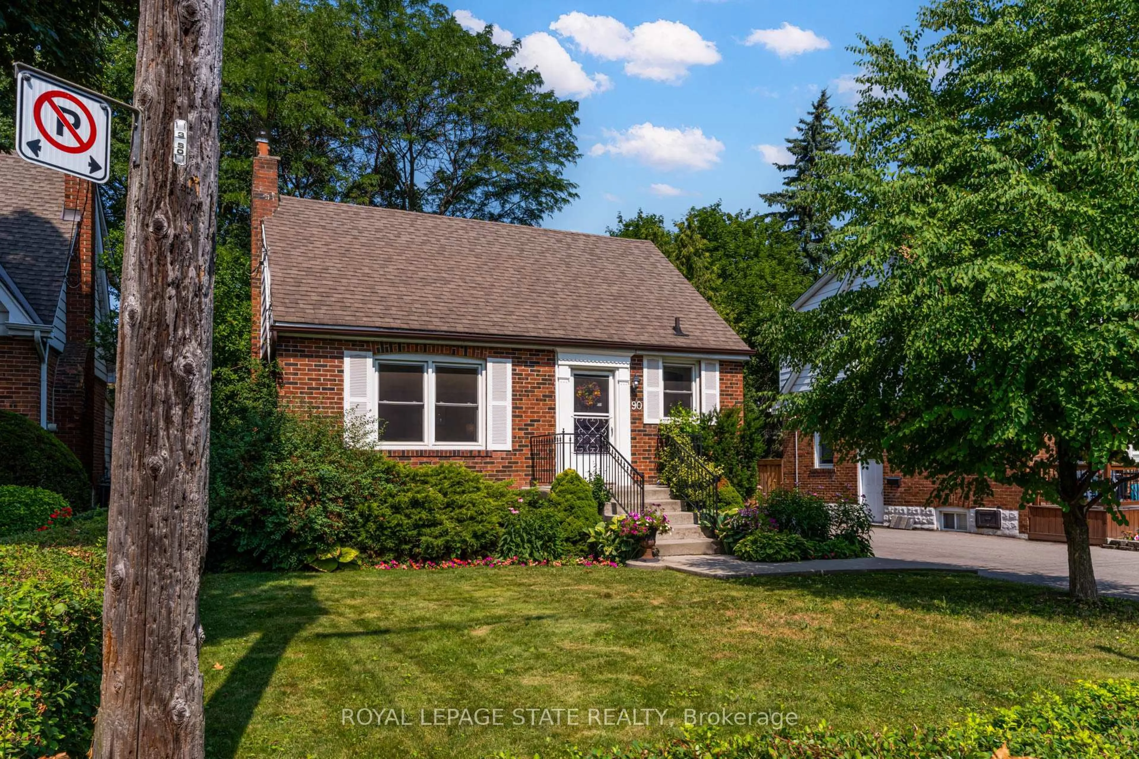 Home with brick exterior material, street for 90 Arcade Cres, Hamilton Ontario L9C 3J2