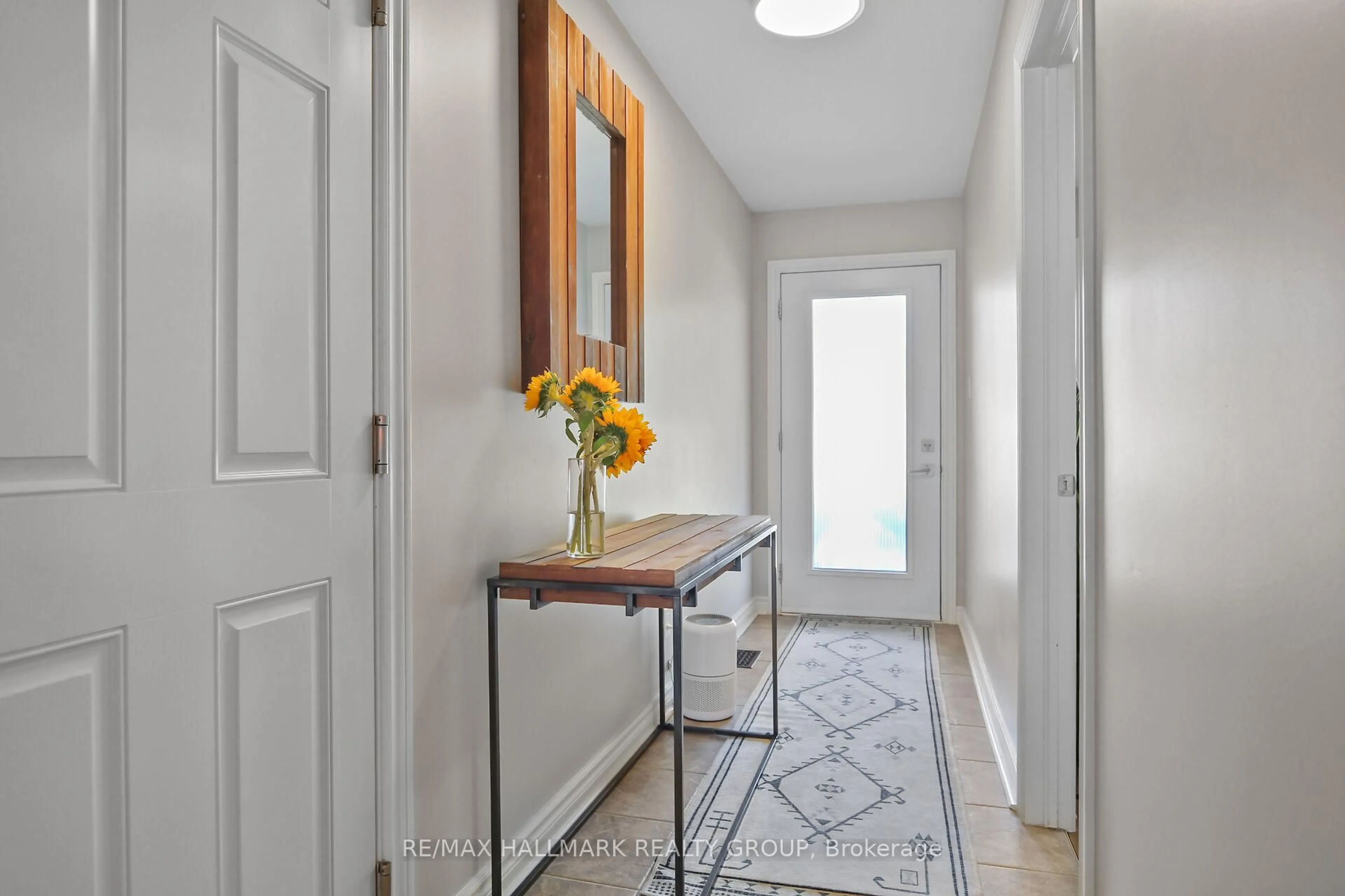 Indoor entryway for 5 Horton St, Almonte Ontario K0A 1A0