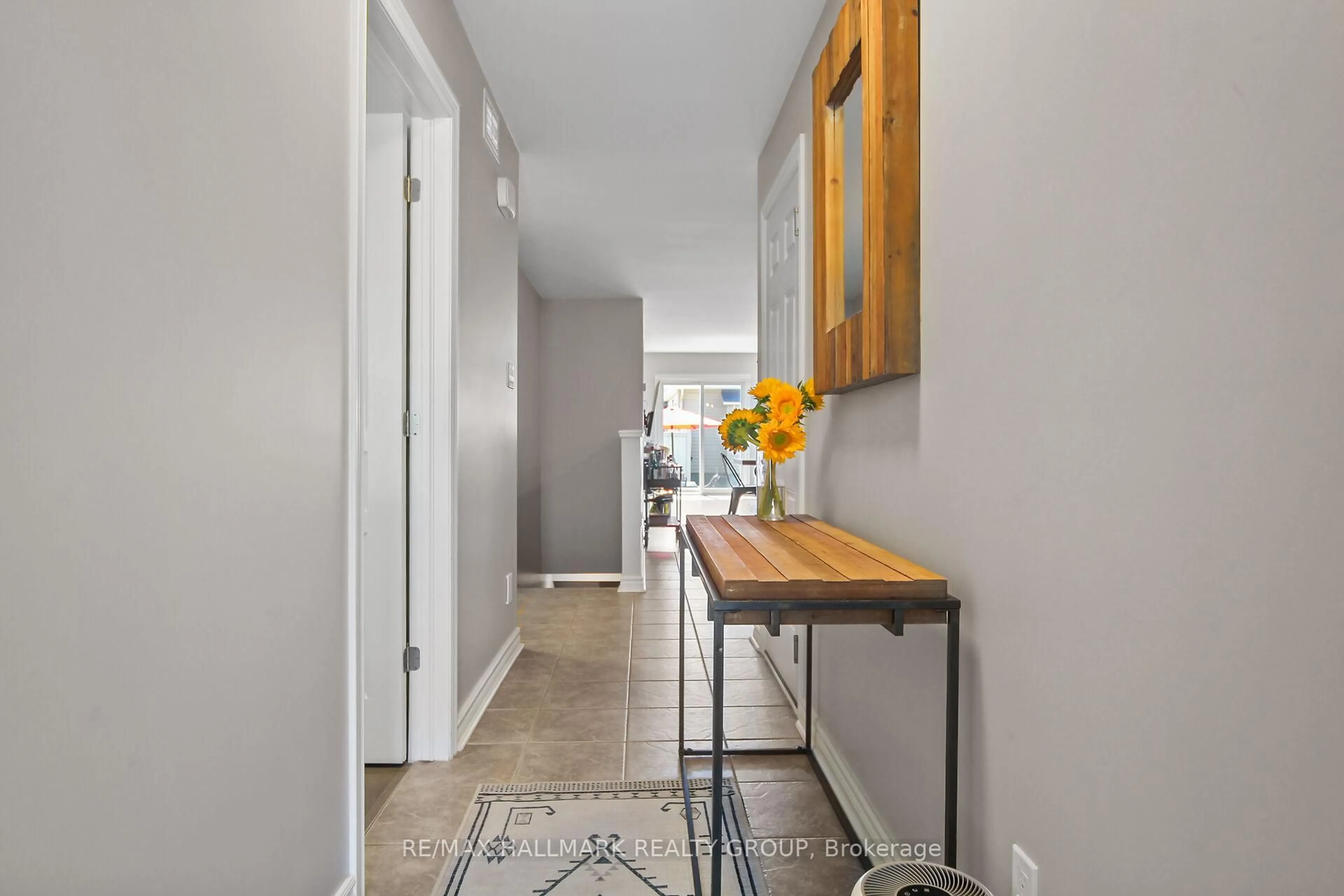 Indoor entryway for 5 Horton St, Almonte Ontario K0A 1A0