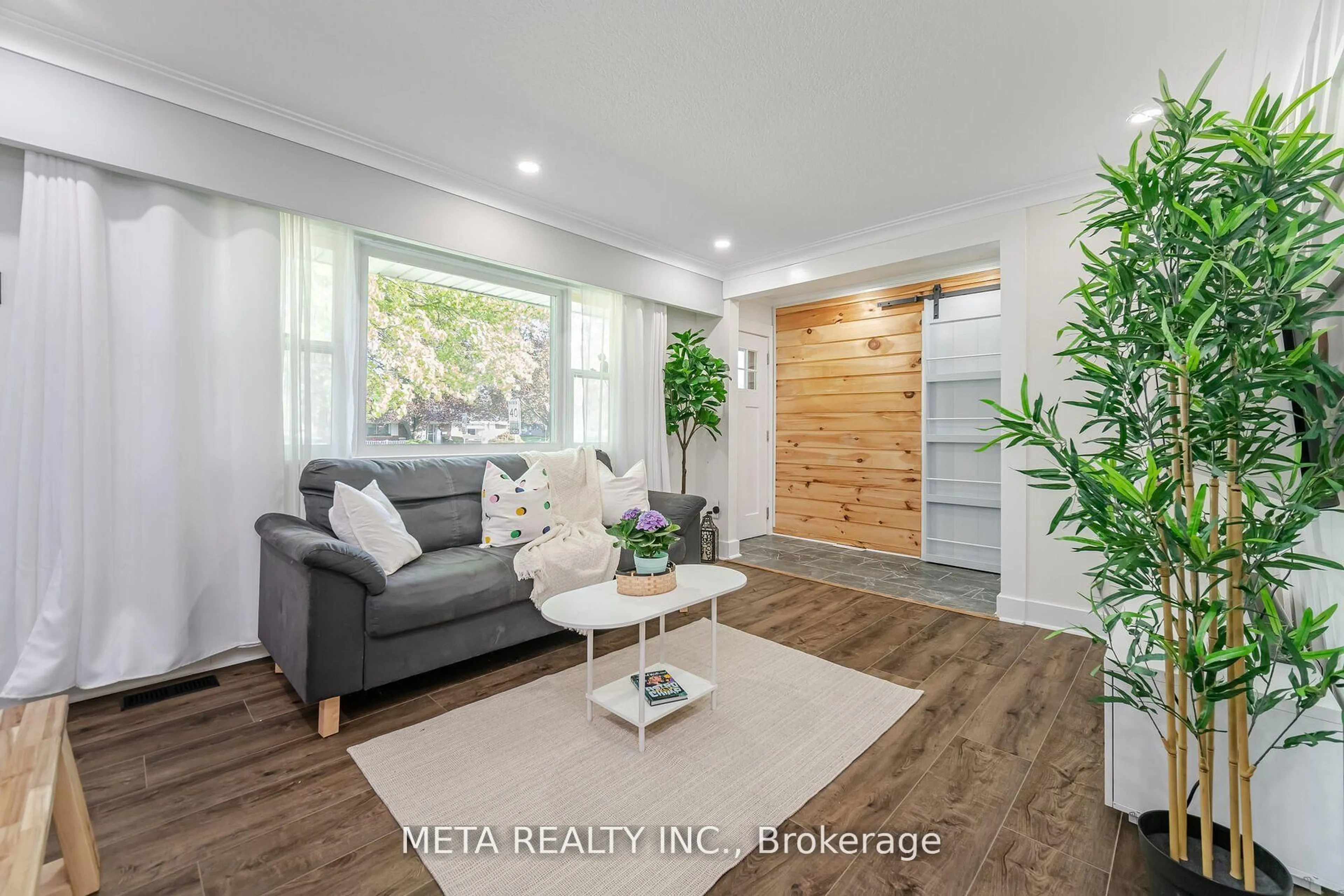 Unknown for 4 Greenview St, Guelph Ontario N1E 2Y3