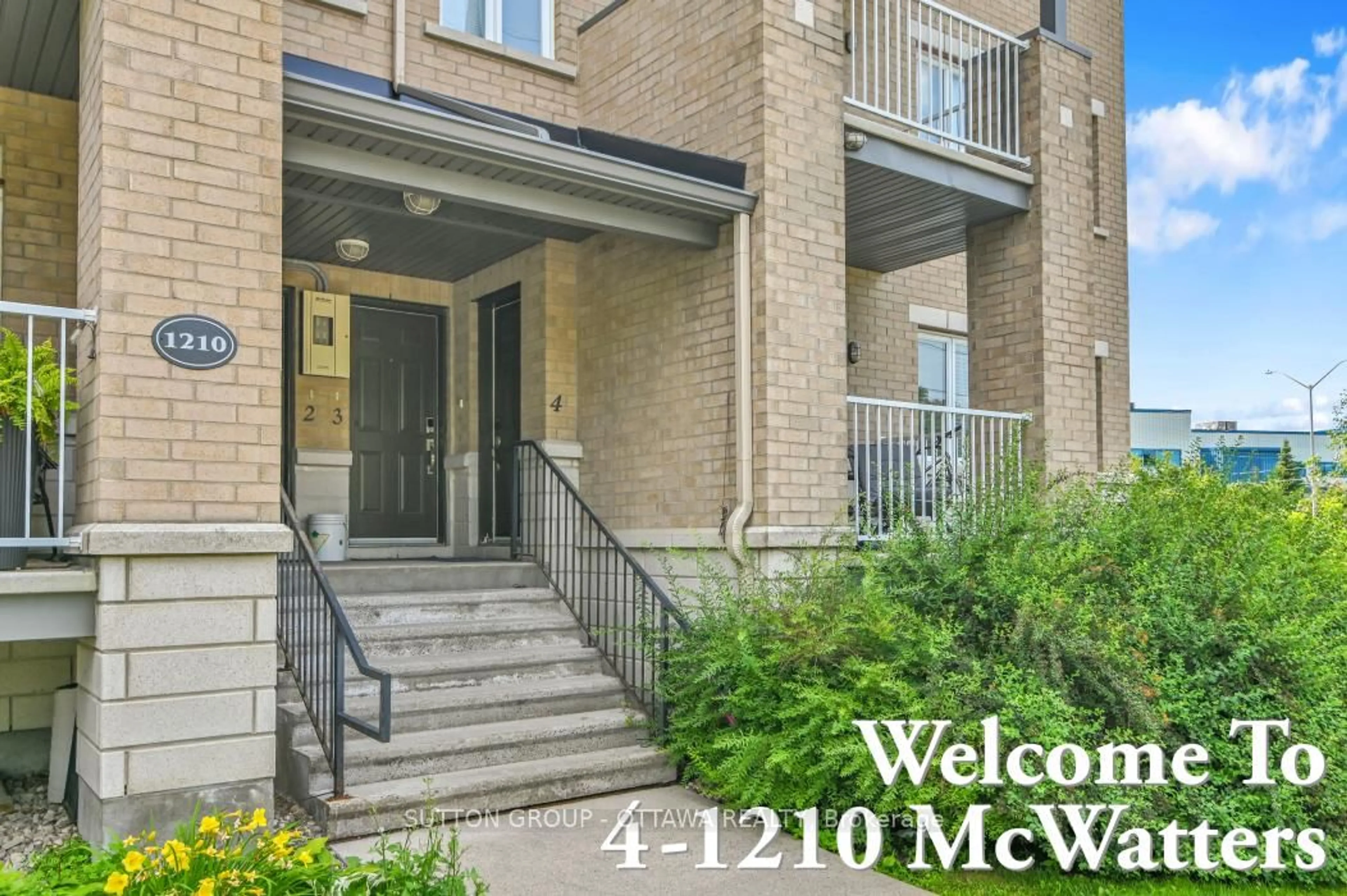 Indoor entryway for 1210 Mcwatters Rd #4, Ottawa Ontario K2C 3Y2