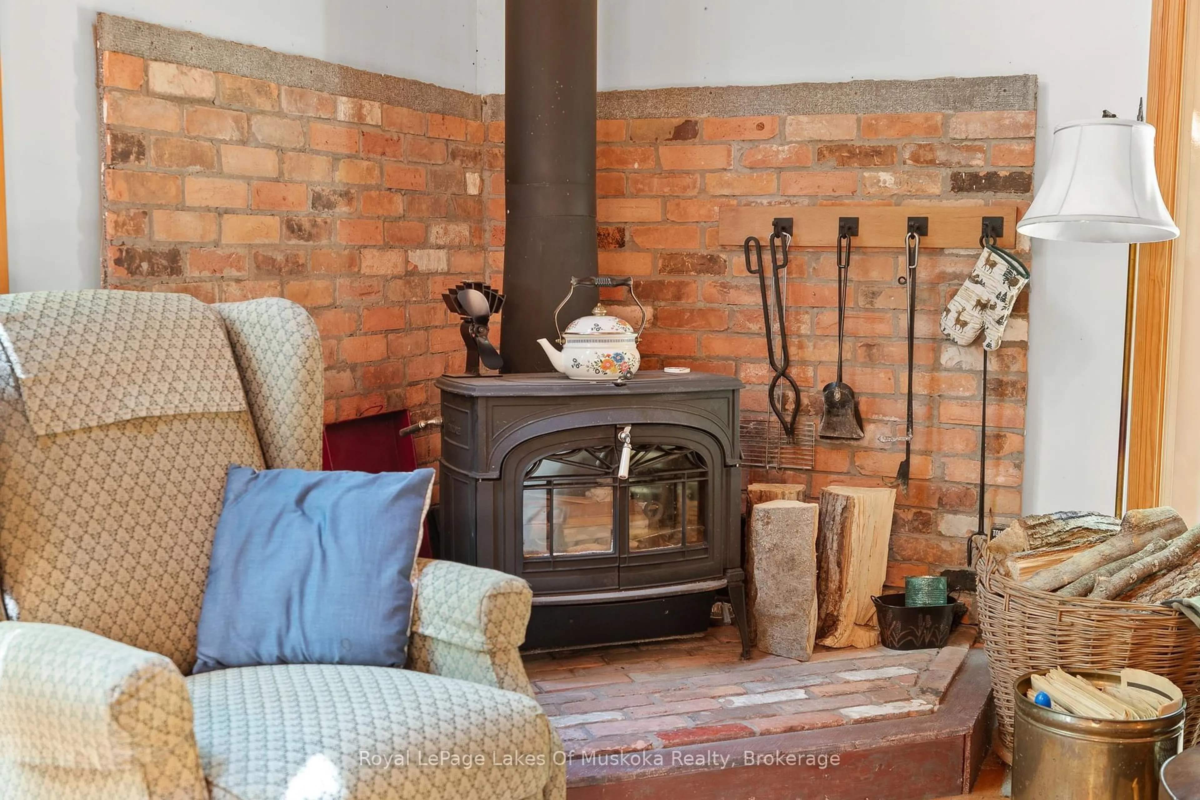 Living room with furniture, unknown for 1236 Grace Rd, Minden Hills Ontario K0M 2K0