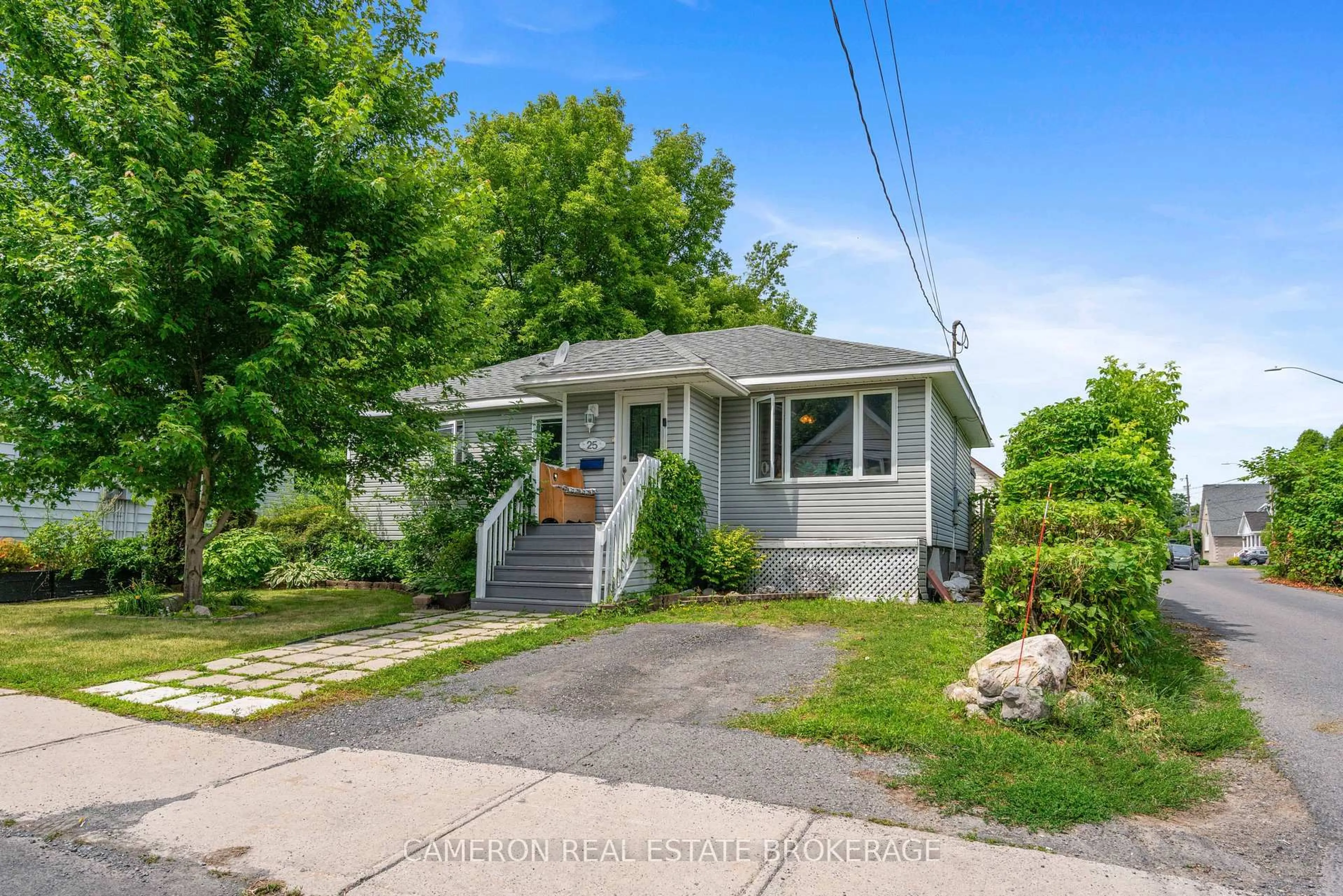 Home with vinyl exterior material, street for 25 Sixth St, Cornwall Ontario K6J 2W2