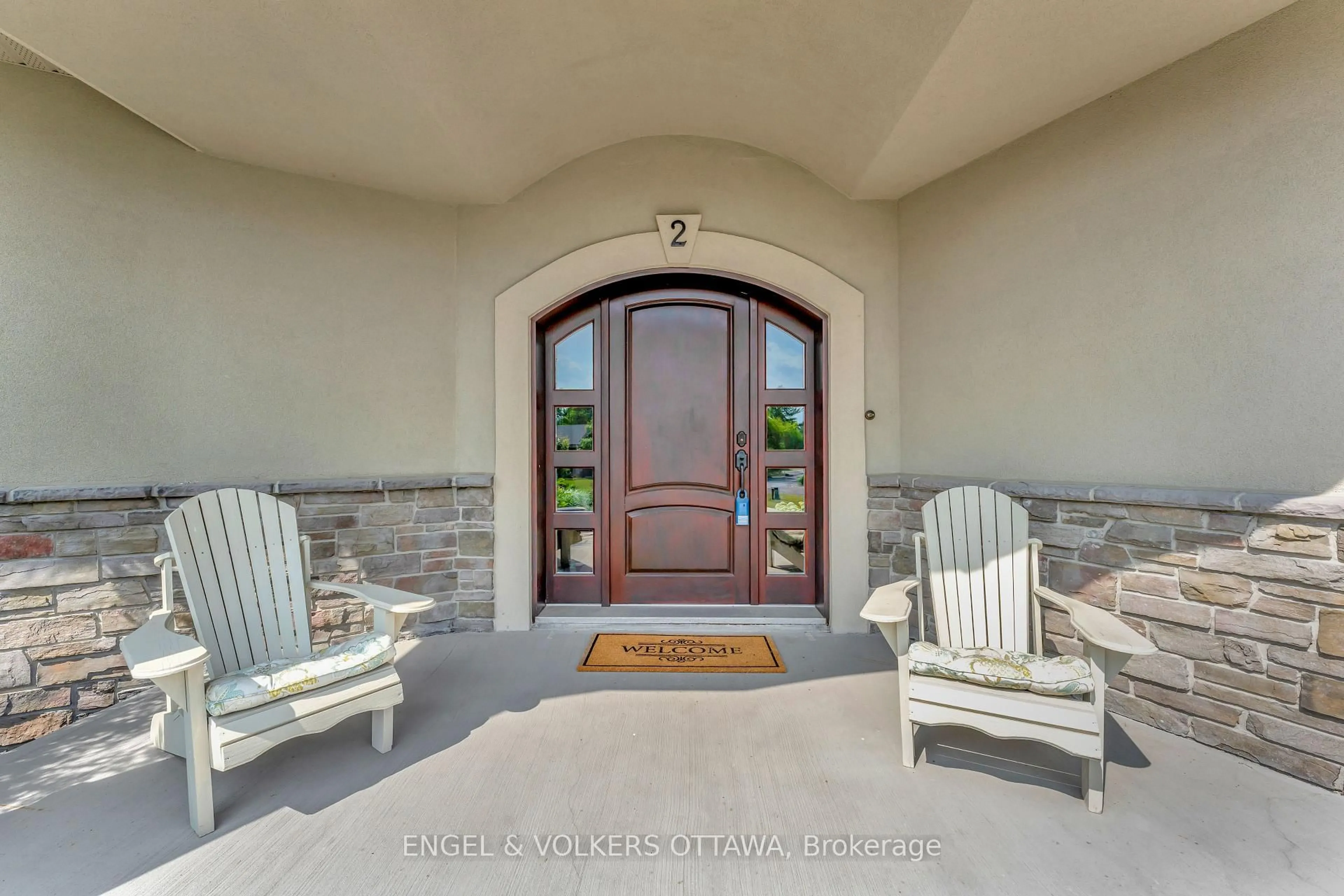 Indoor entryway for 2 Beechgrove Gdns, Ottawa Ontario K2S 1R1