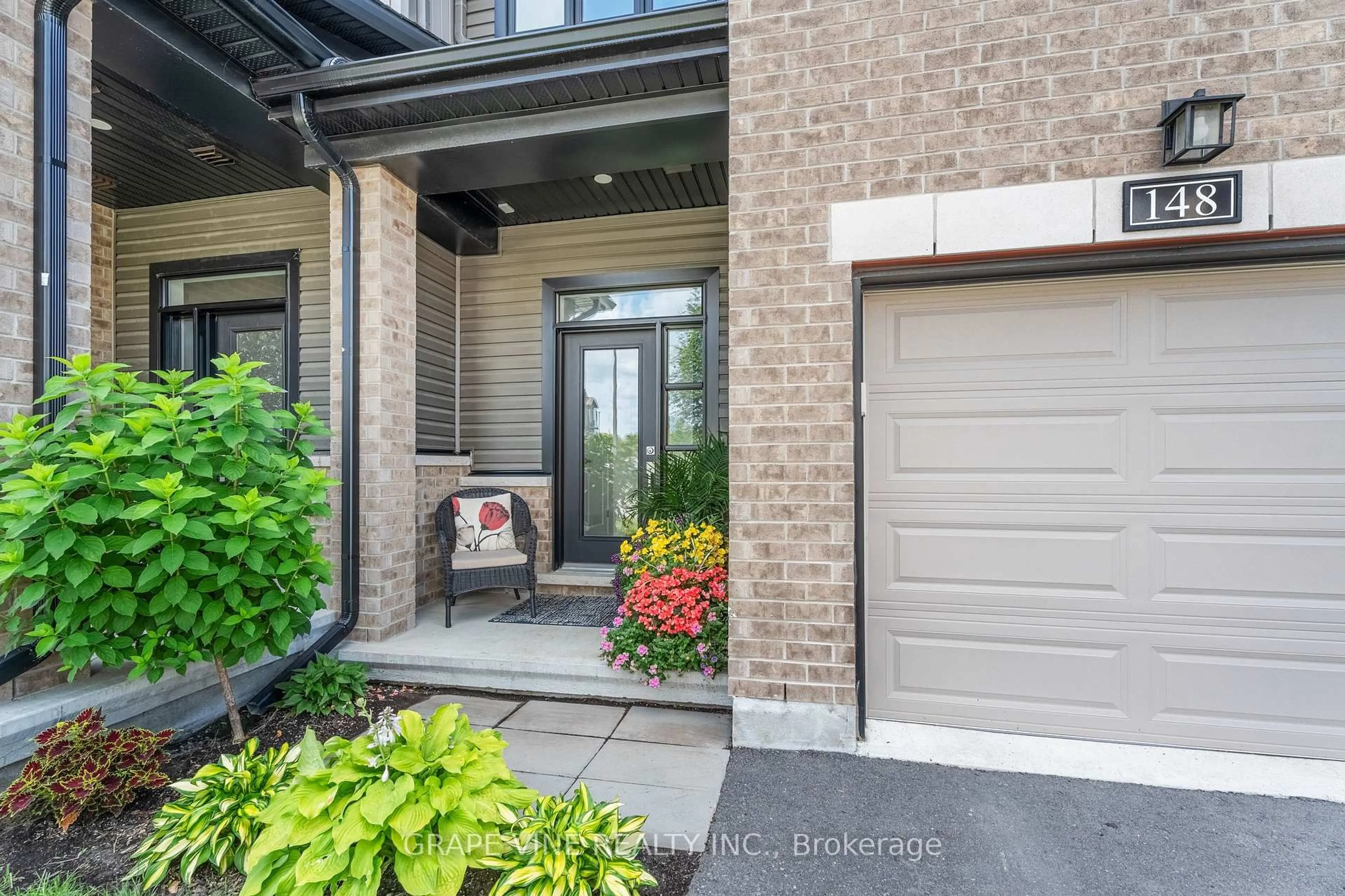 Indoor entryway for 148 Attwell Private, Ottawa Ontario K2K 0P6