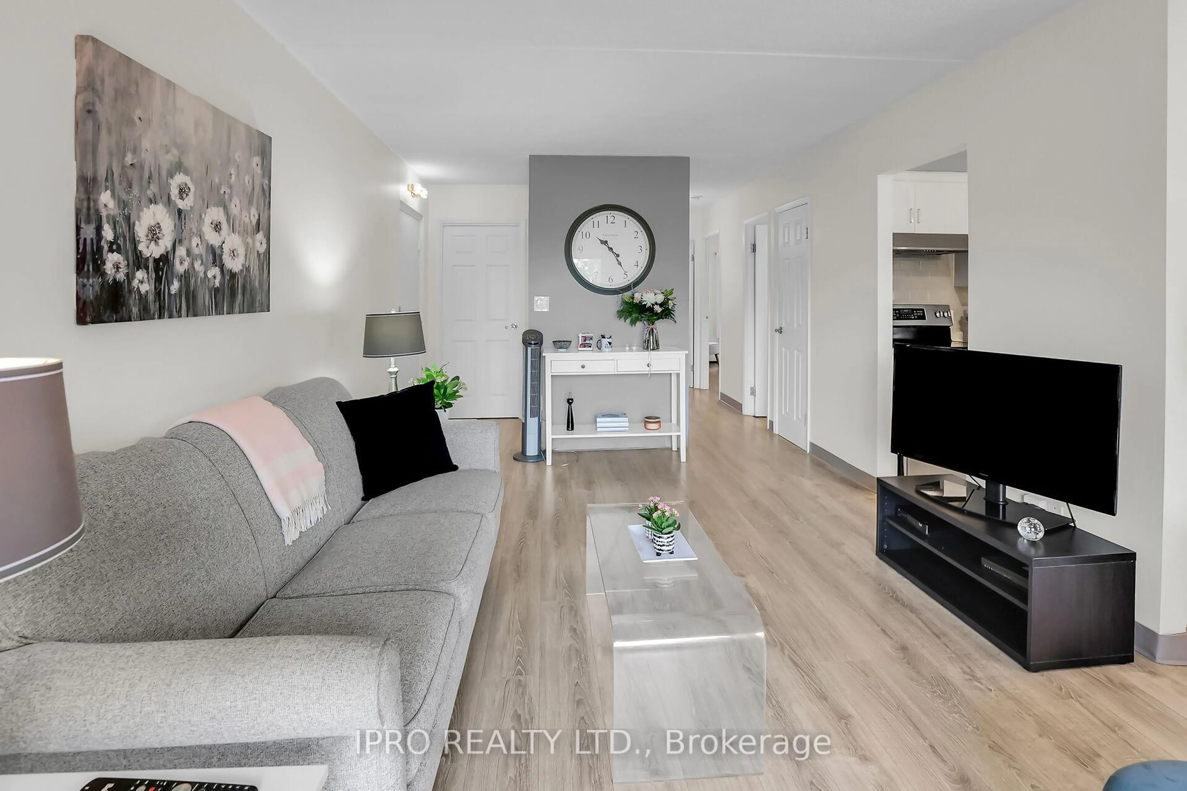 Living room with furniture, wood/laminate floor for 6 Westlake Lane #301, St. Catharines Ontario L2N 5S3