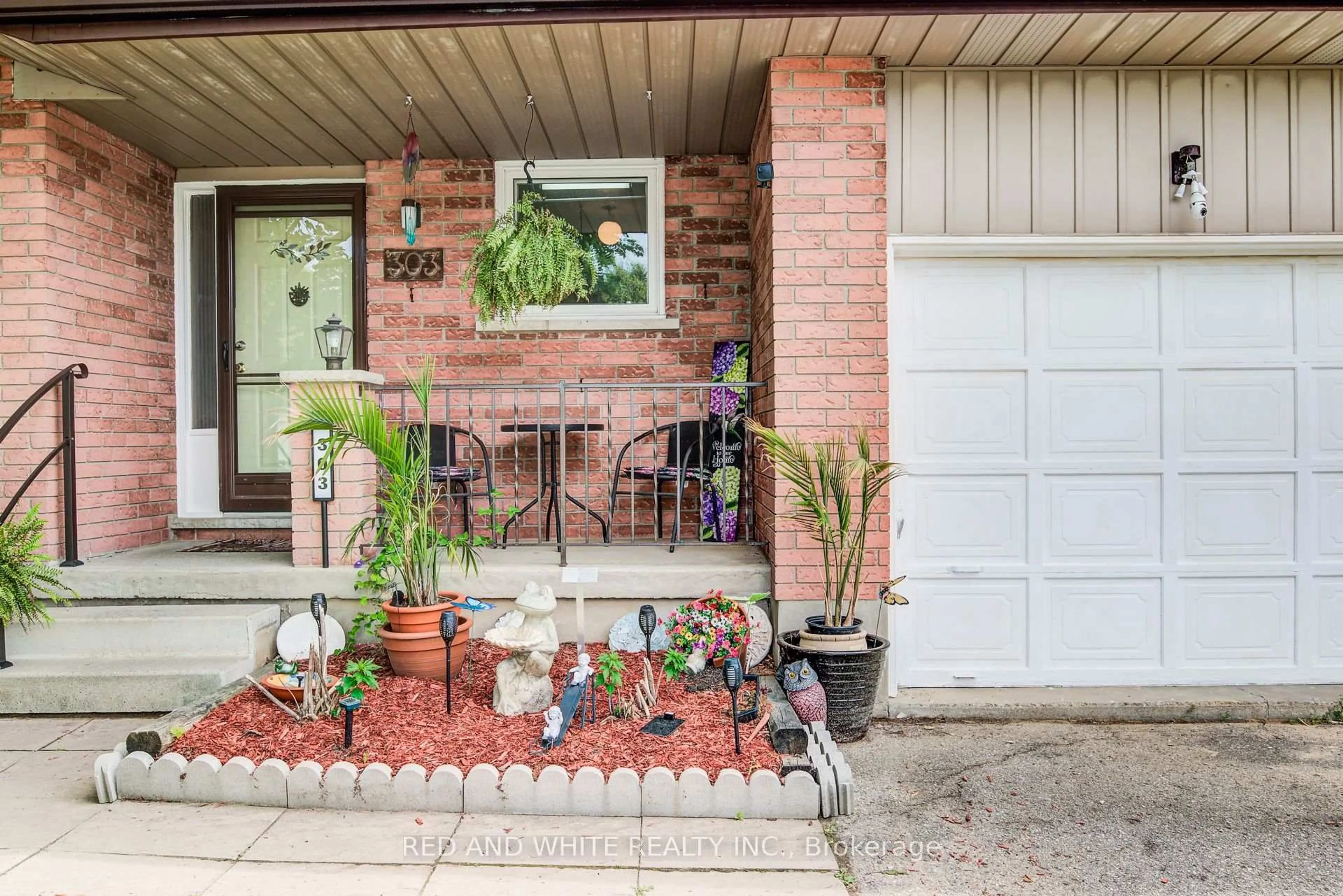 Home with brick exterior material, street for 303 Conservation Dr, Waterloo Ontario N2V 1V5