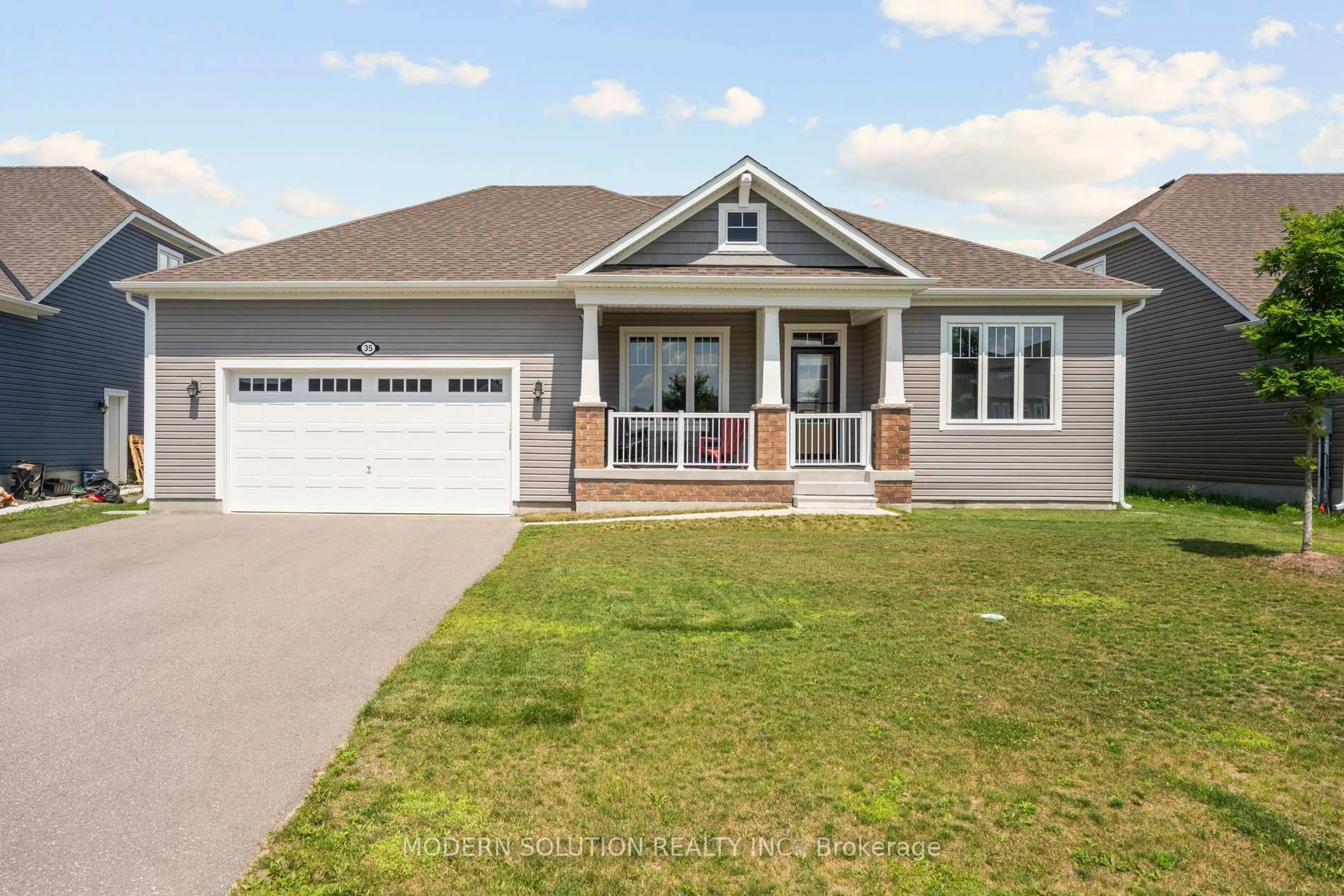 Home with vinyl exterior material, street for 35 Browning Blvd, Bracebridge Ontario P1L 0G2