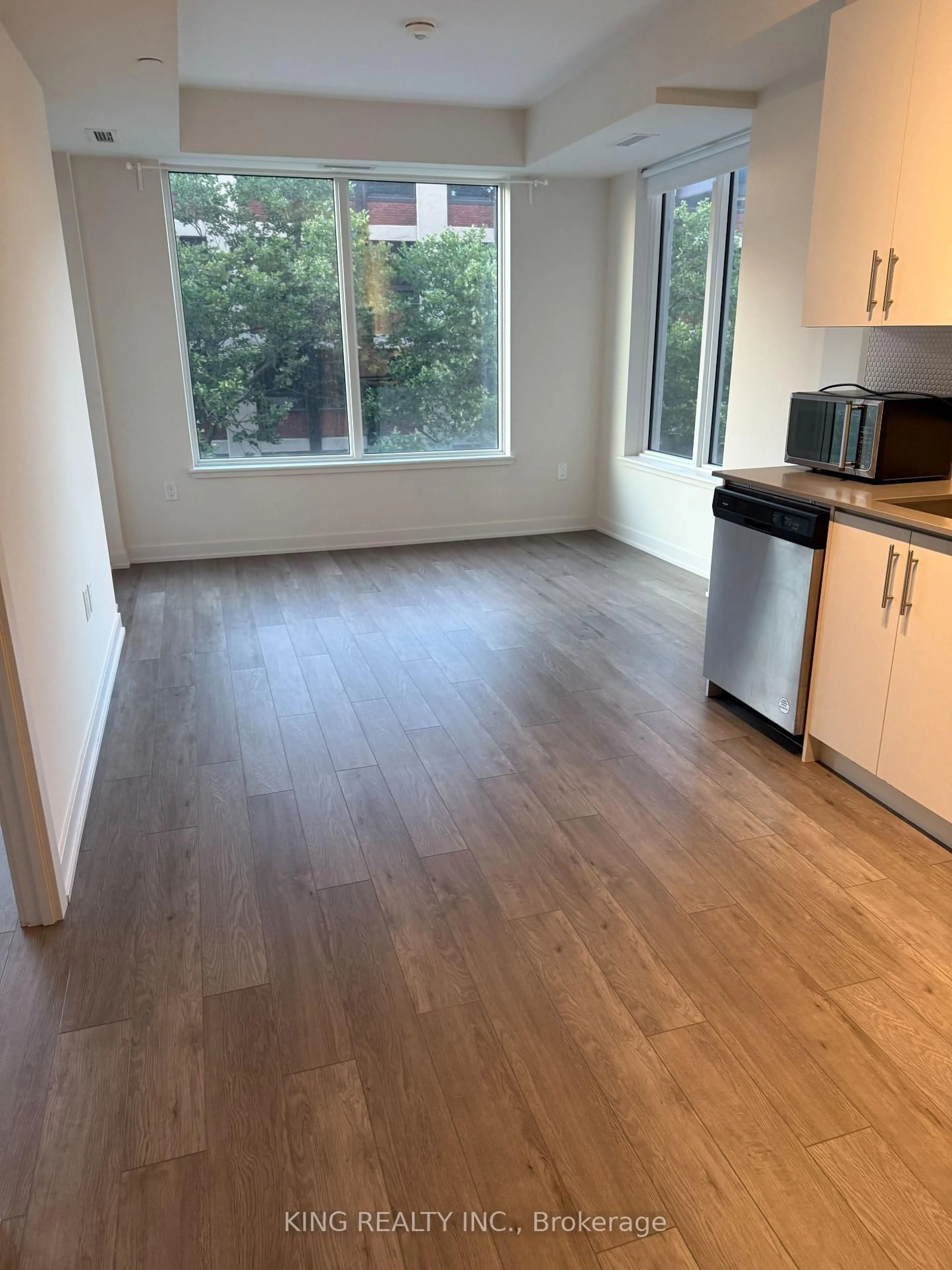 A pic of a room for 212 King William St #420, Hamilton Ontario L8R 3P2