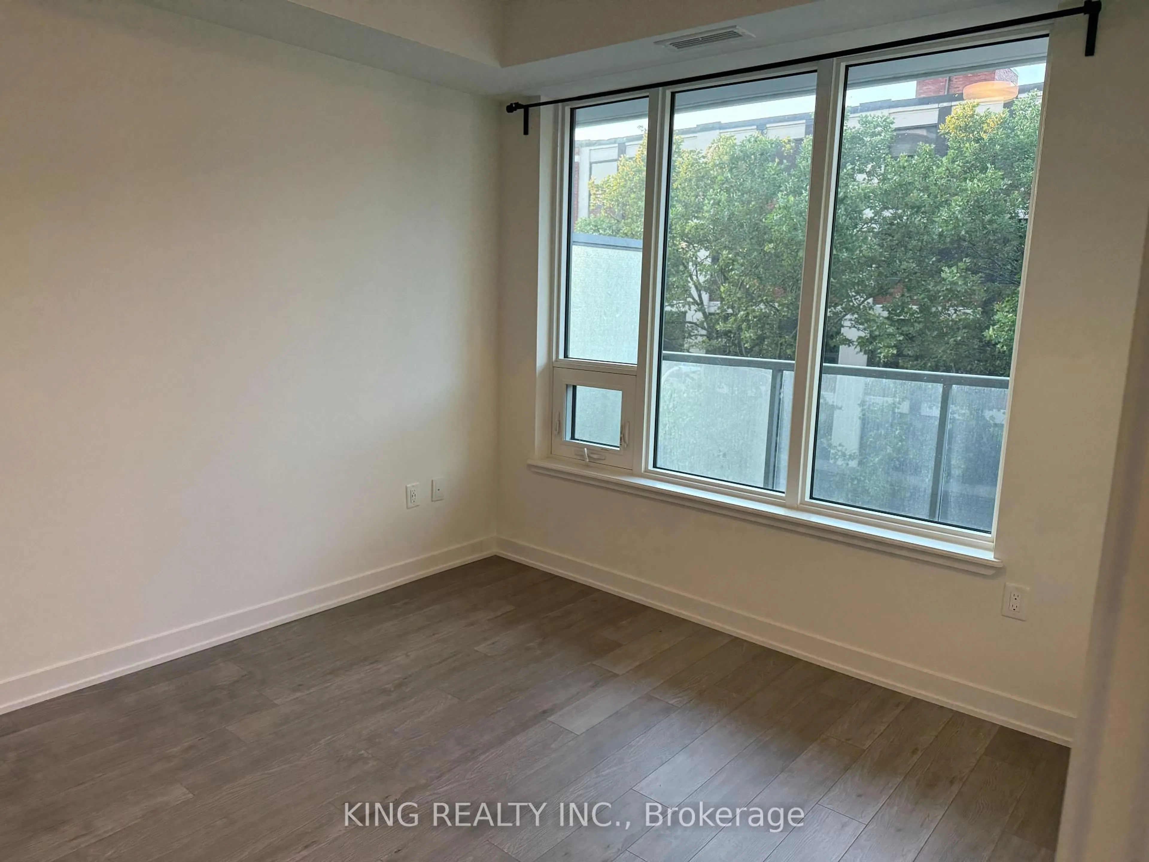A pic of a room for 212 King William St #420, Hamilton Ontario L8R 3P2