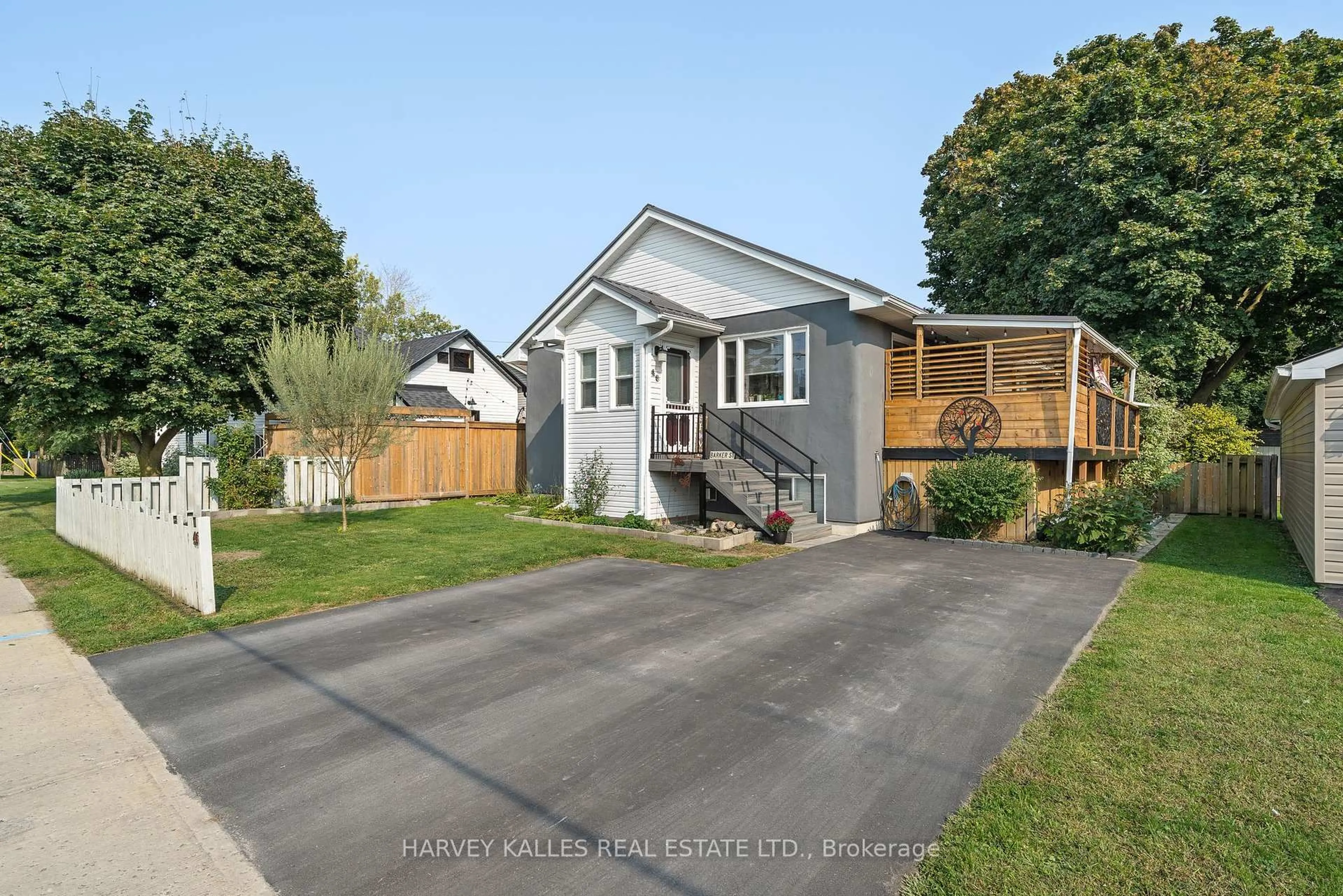 Home with vinyl exterior material, street for 46 Barker St, Prince Edward County Ontario K0K 2T0