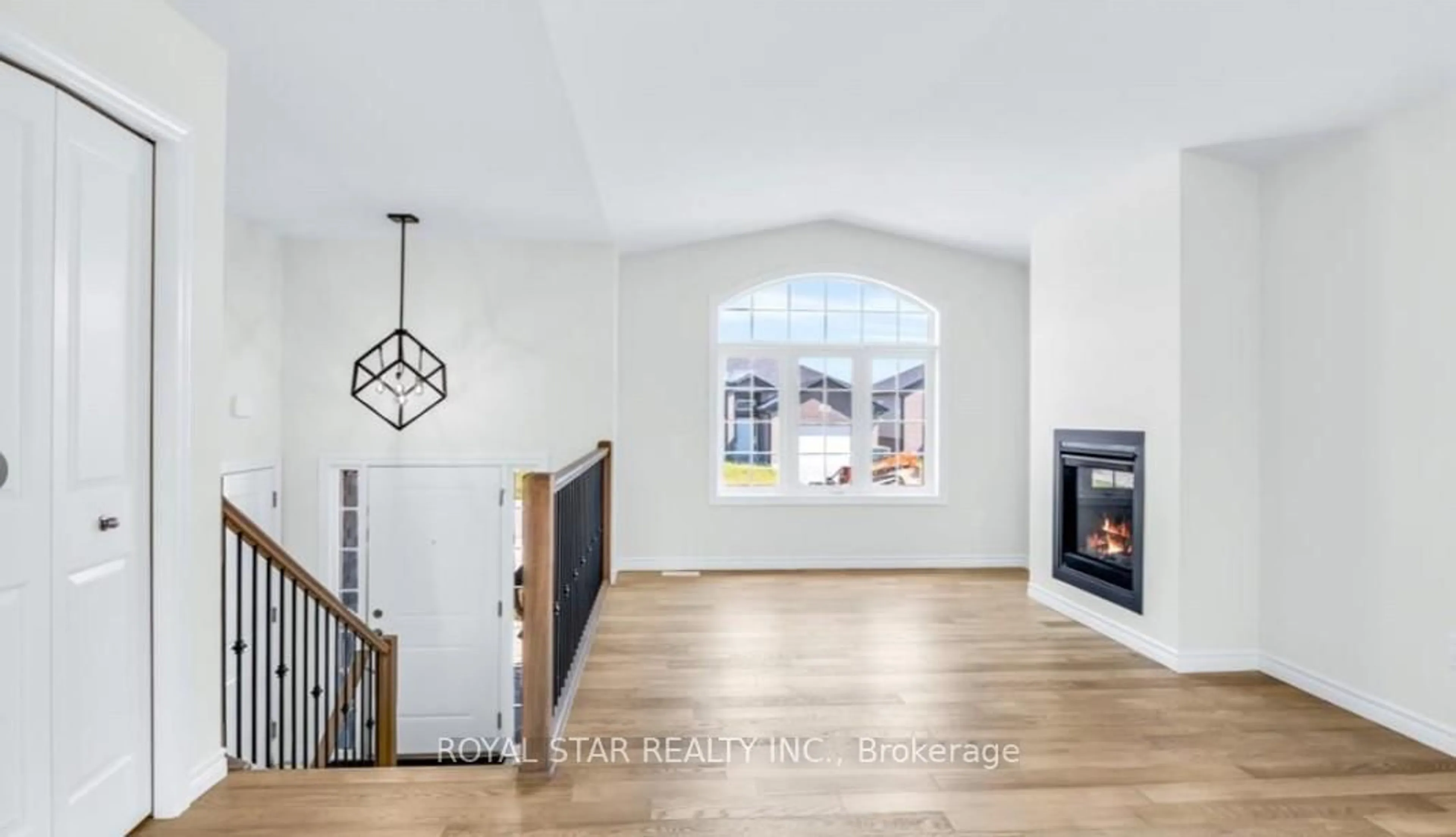 Indoor entryway for 384 Hemlock Lane, Lakeshore Ontario N0R 1A0