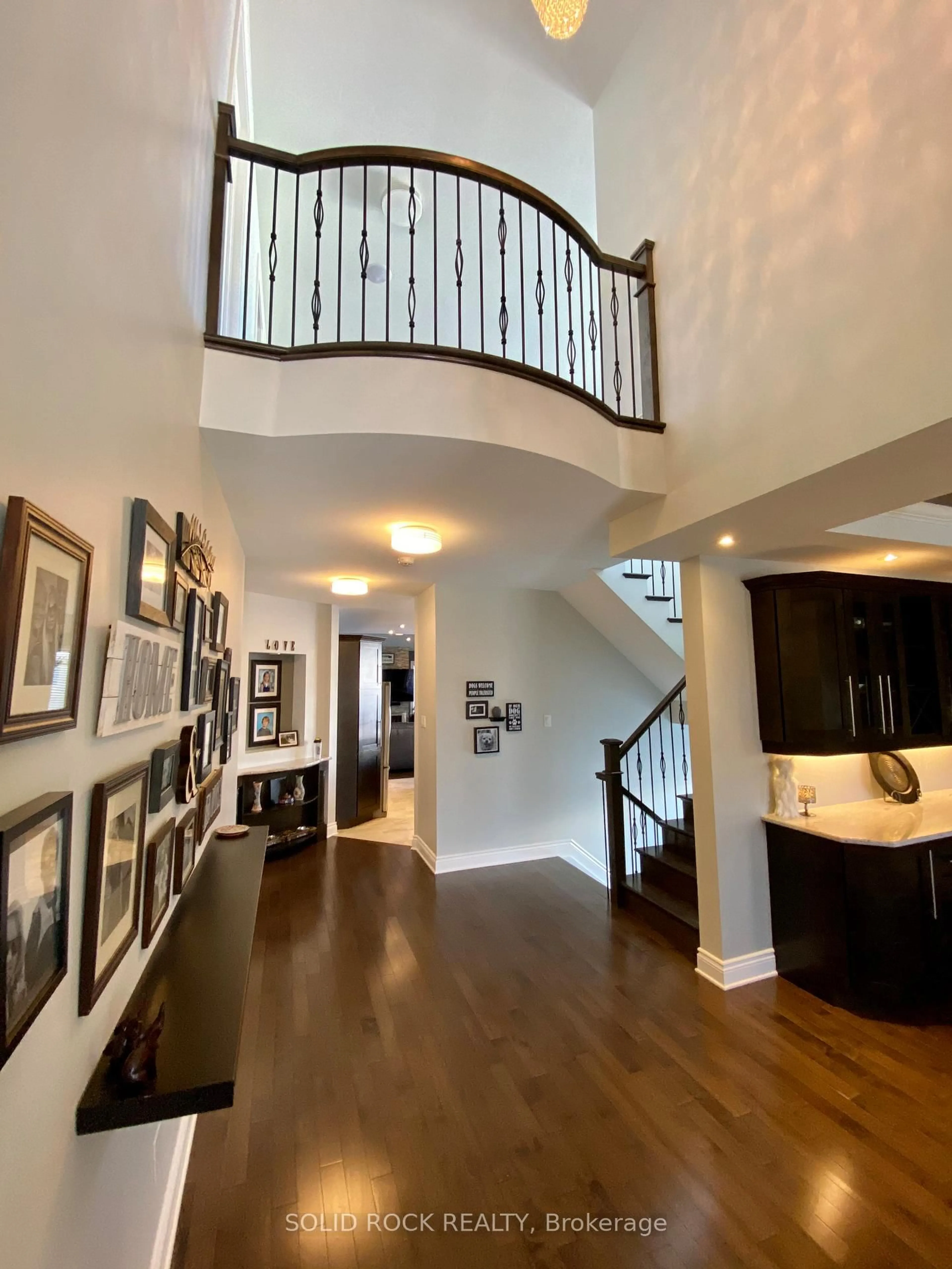 Indoor foyer for 246 LERA St, Smiths Falls Ontario K7A 5M3
