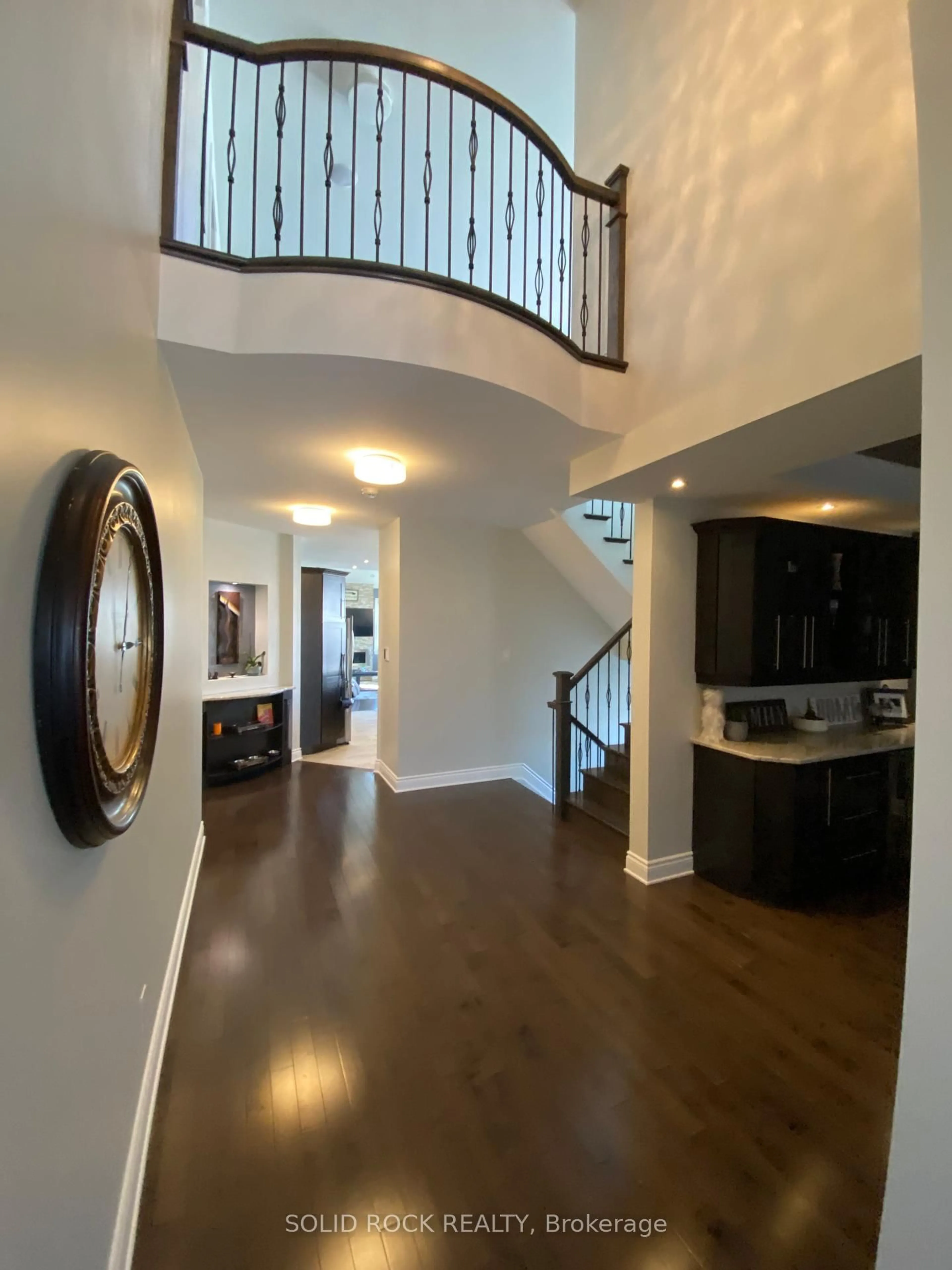 Indoor foyer for 246 LERA St, Smiths Falls Ontario K7A 5M3