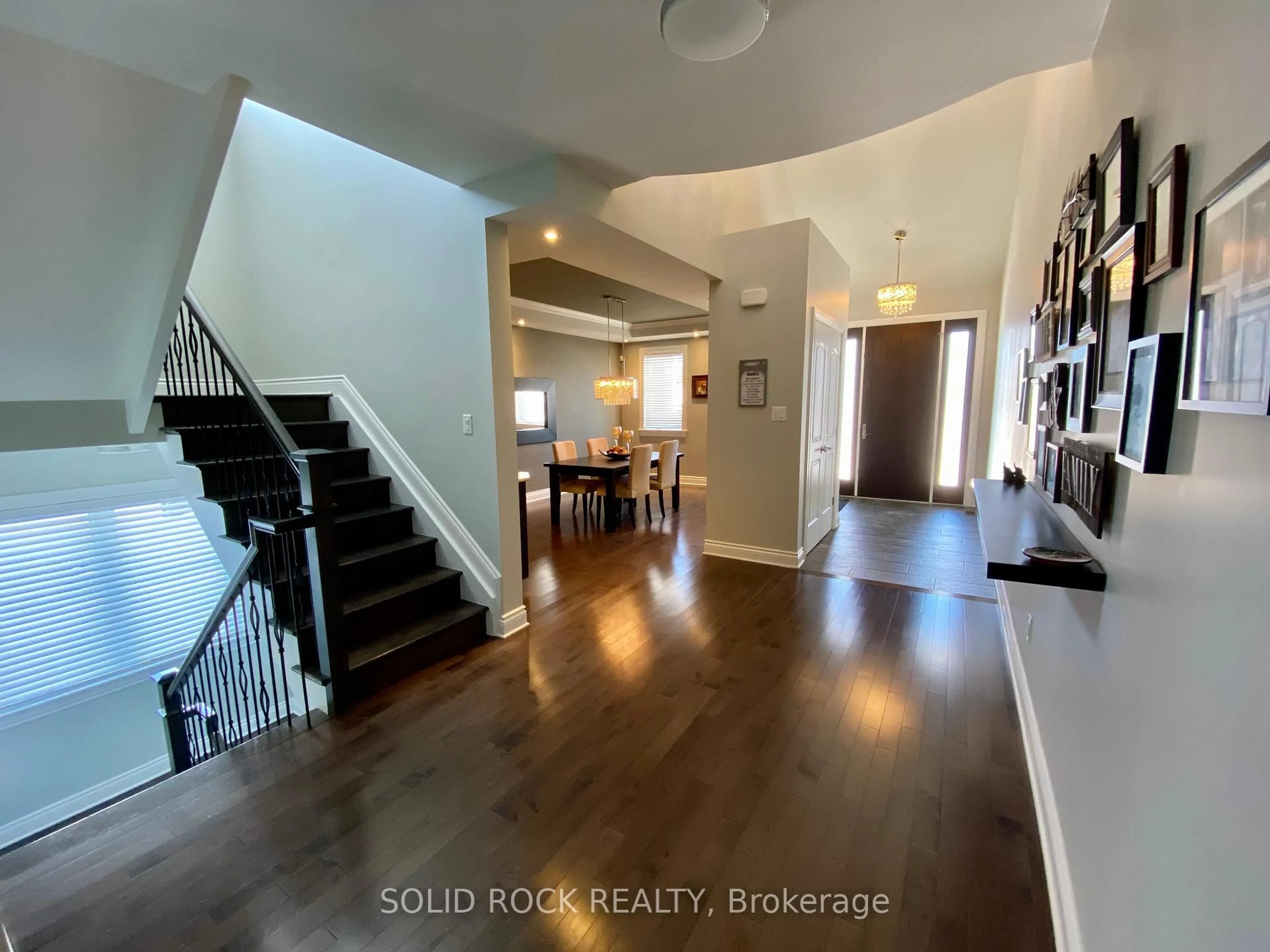 Indoor entryway for 246 LERA St, Smiths Falls Ontario K7A 5M3