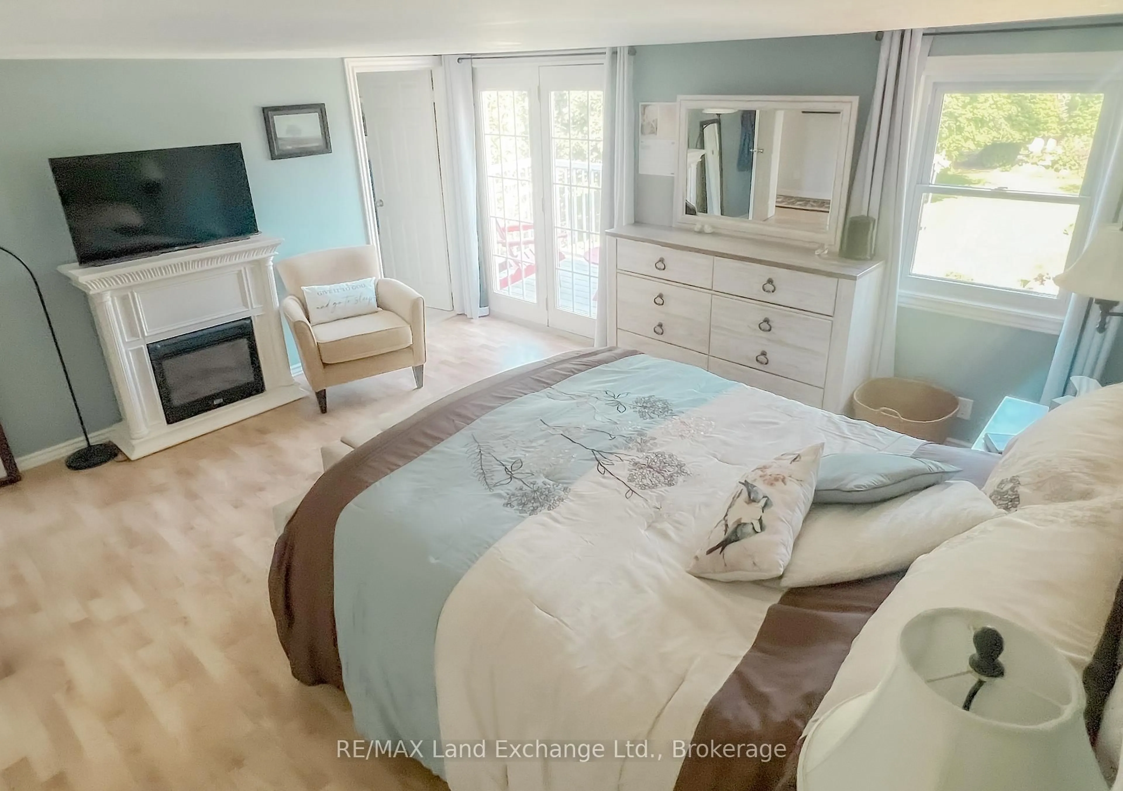 Bedroom with bed, unknown for 410 Queen St, Kincardine Ontario N2Z 0A4