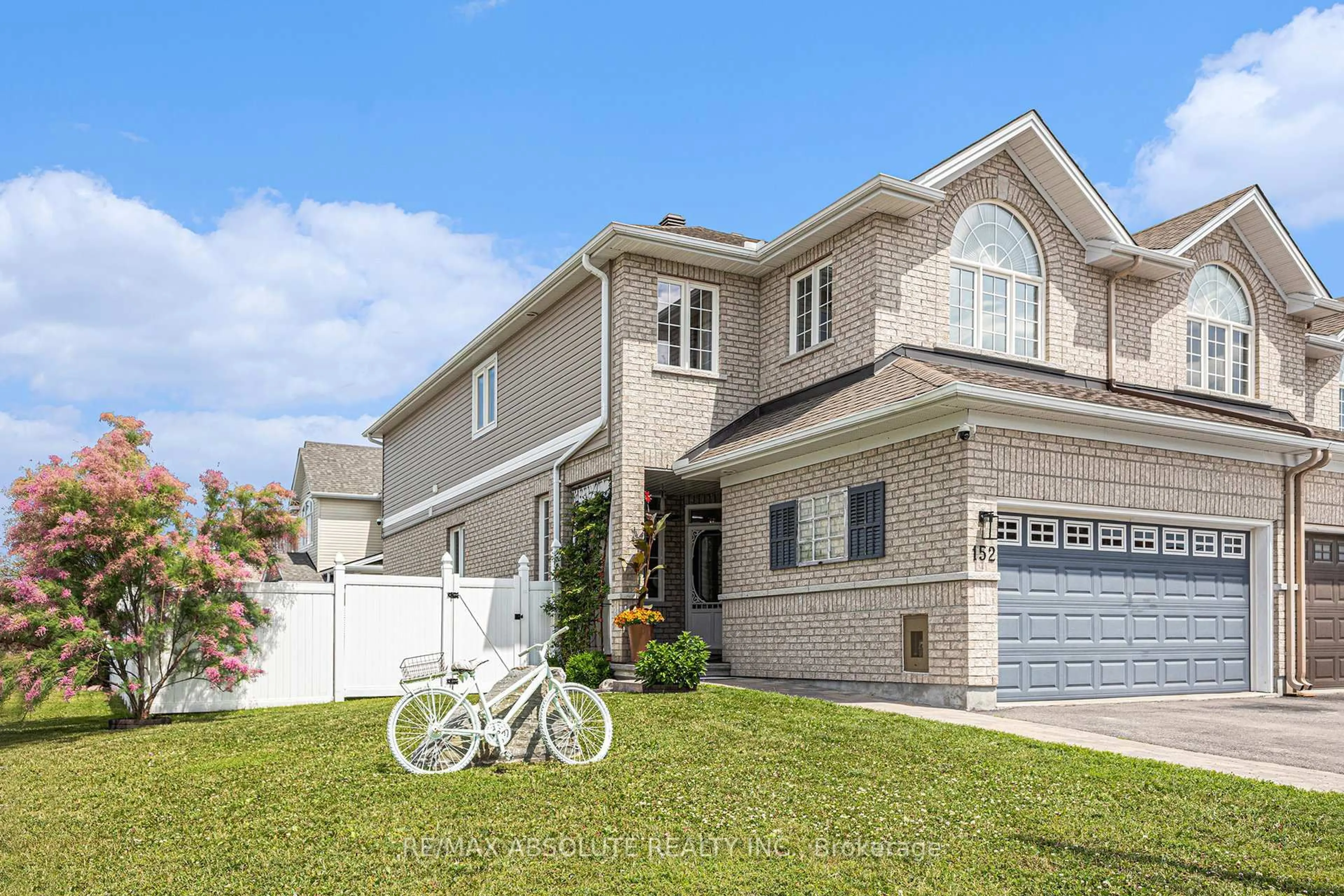 Home with vinyl exterior material, street for 152 Desmond Trudeau Dr, Arnprior Ontario K7S 0H1