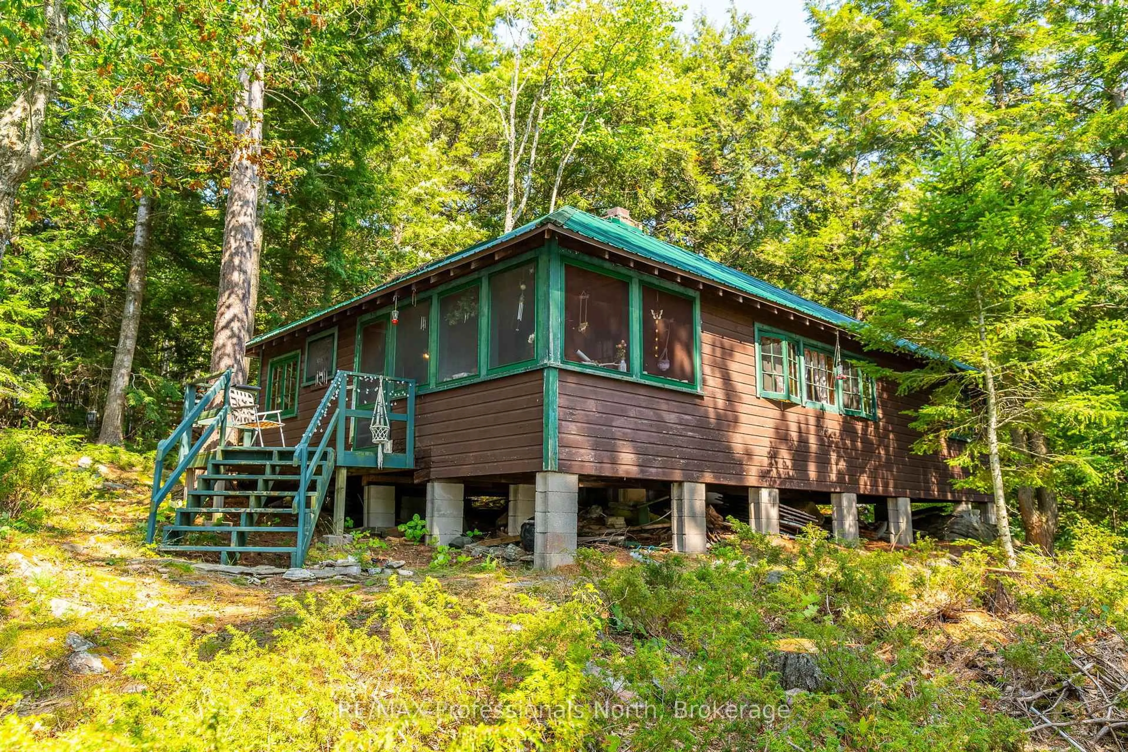 Shed for 13055 Little Hawk South Shore Rd, Algonquin Highlands Ontario K0M 1J1