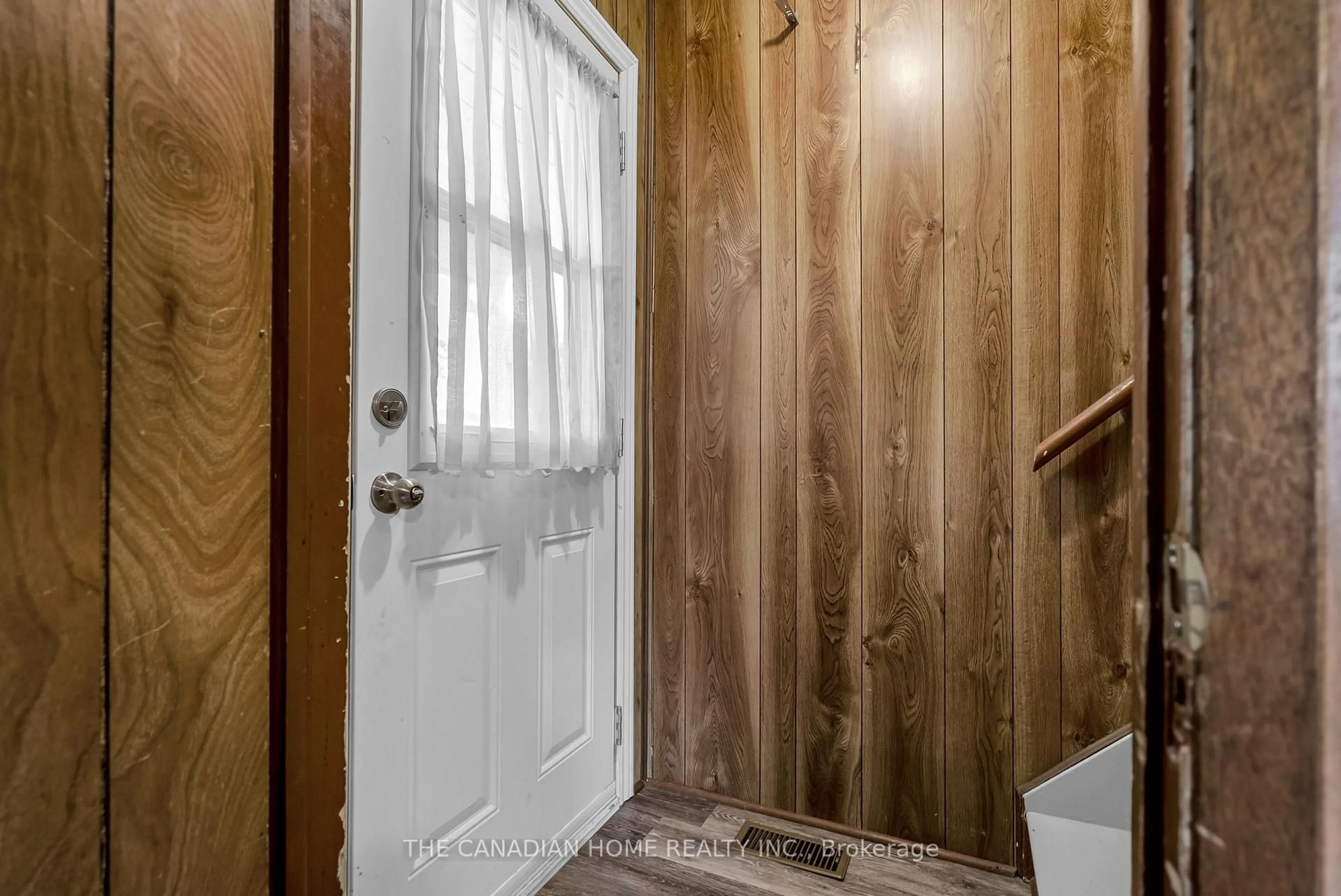 Indoor entryway for 78 VIMY Ave, Cornwall Ontario K6H 3B7