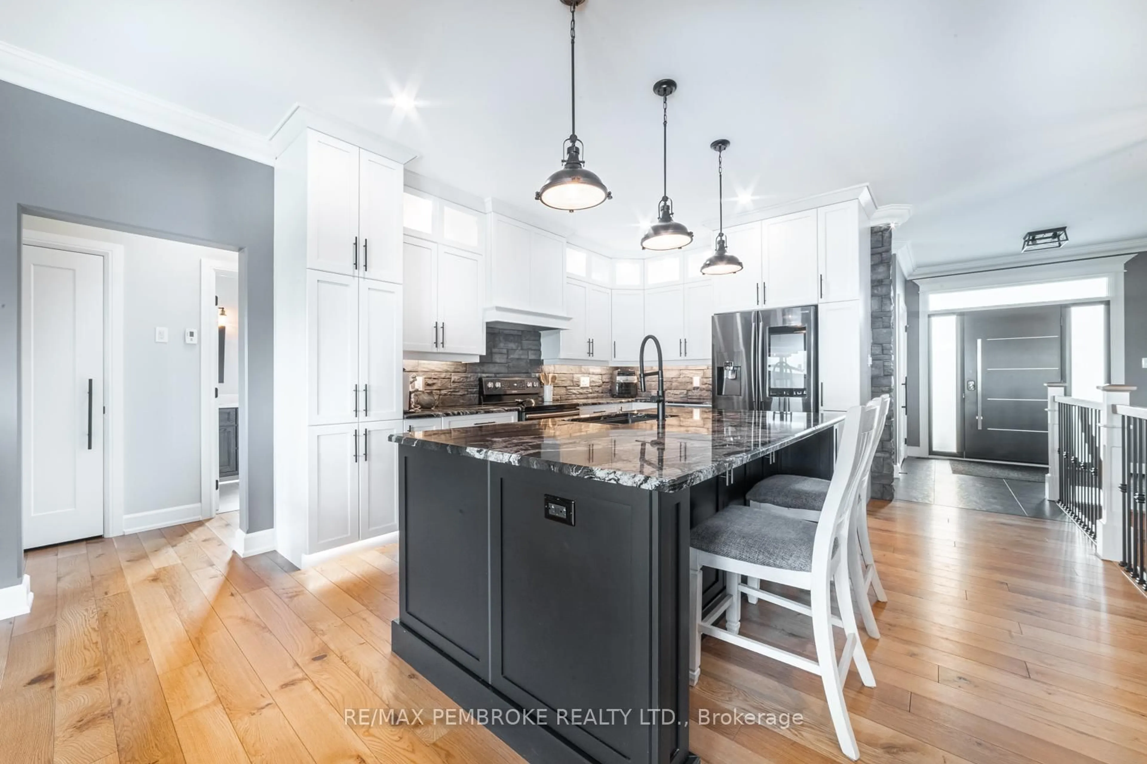 Open concept kitchen, unknown for 8 Drew St, Petawawa Ontario K8H 0G4
