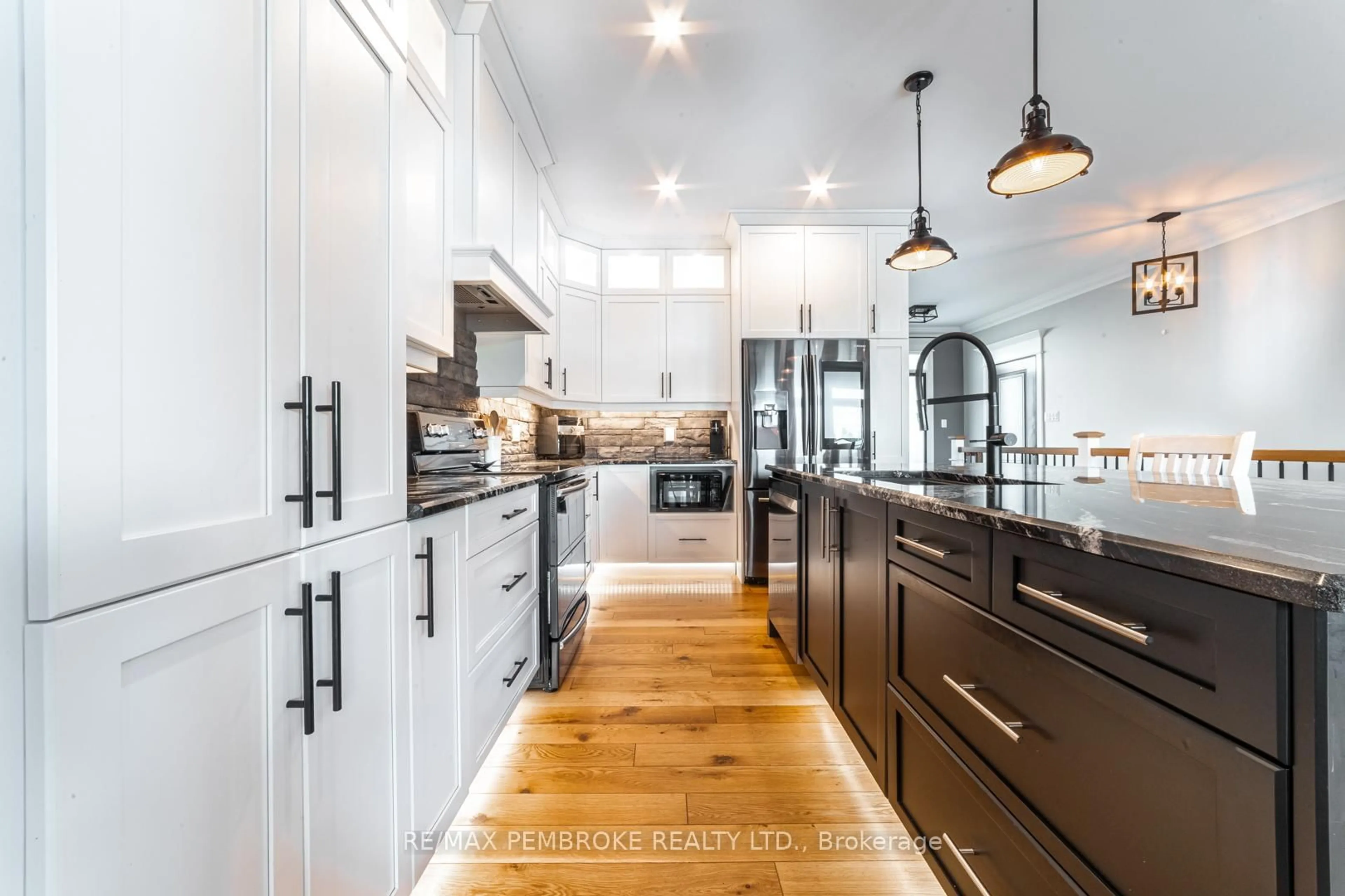 Contemporary kitchen, unknown for 8 Drew St, Petawawa Ontario K8H 0G4