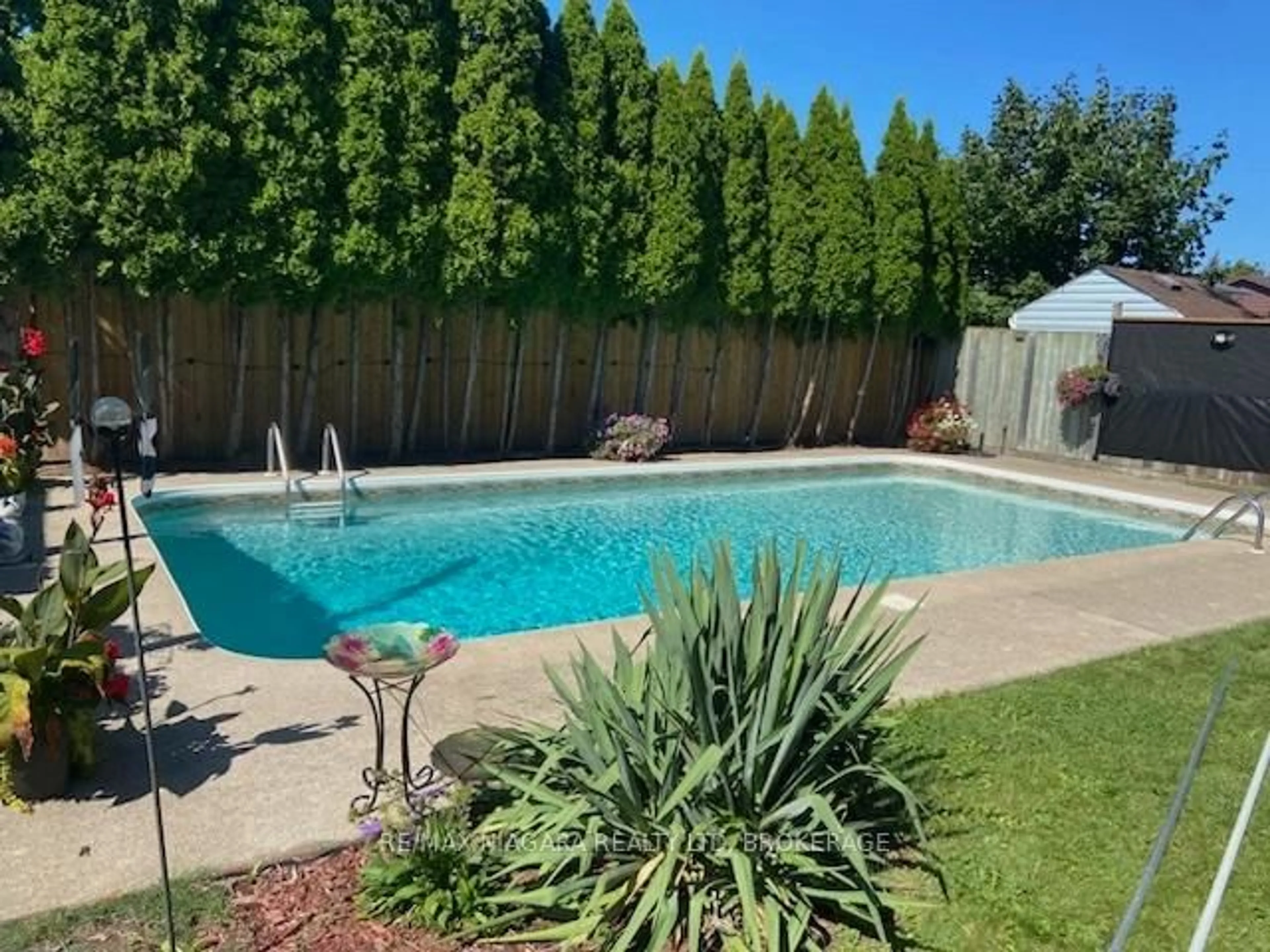 Pool for 23 Huntley Cres, St. Catharines Ontario L2M 6E5