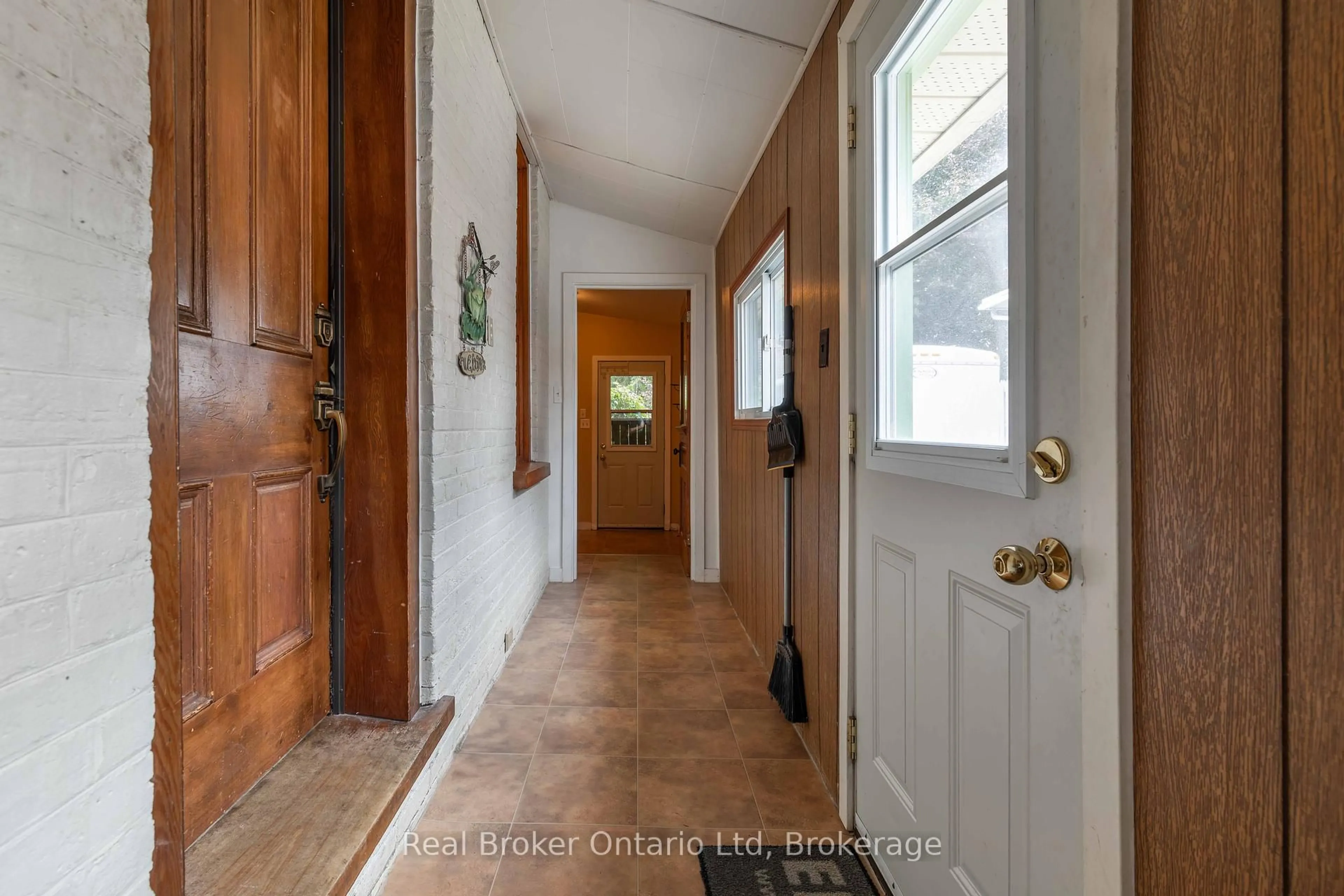 Indoor entryway for 164 Queen St, West Grey Ontario N0G 1R0