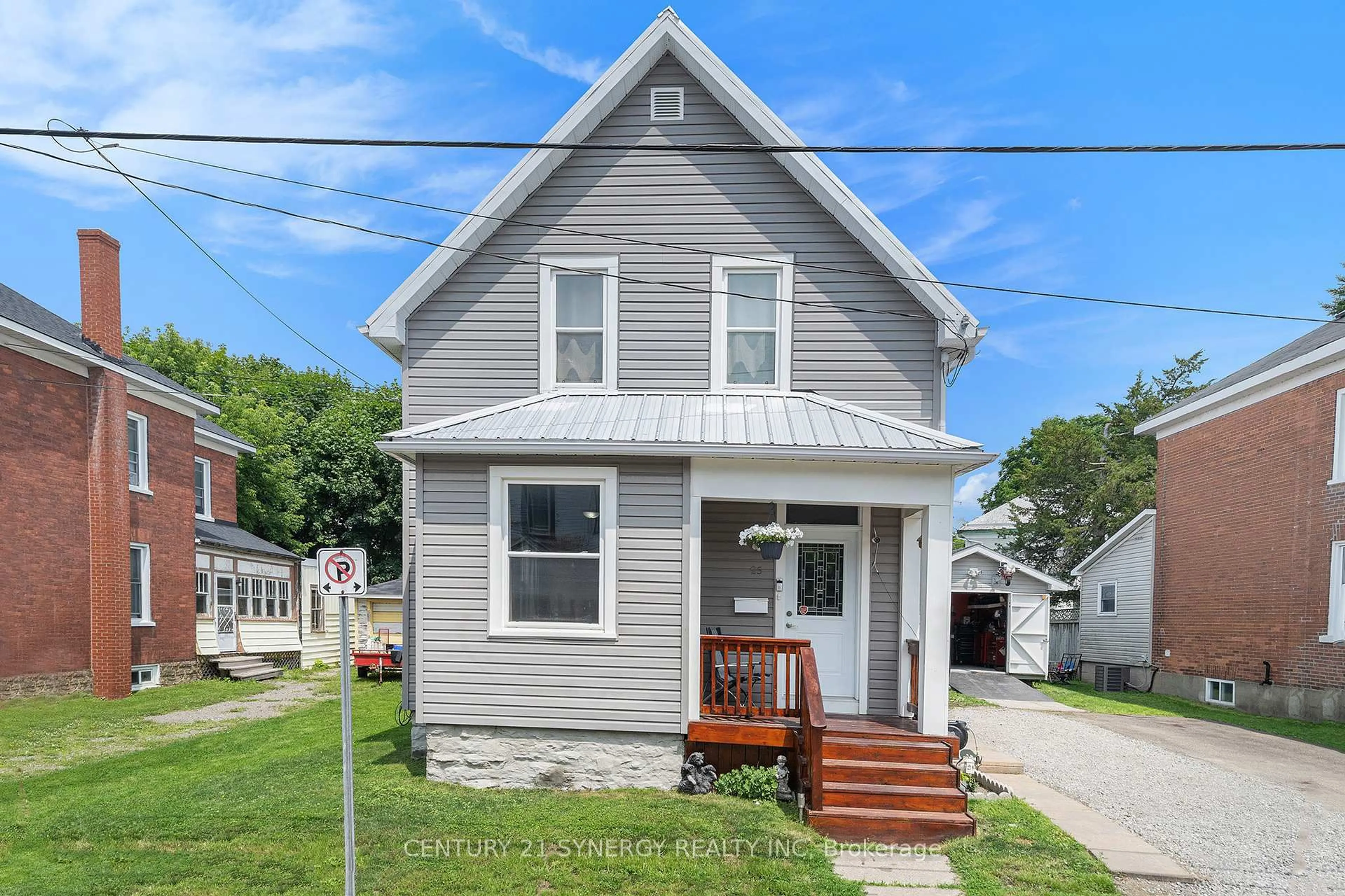 Home with vinyl exterior material, street for 25 Kensington Ave, Smiths Falls Ontario K7A 2K6