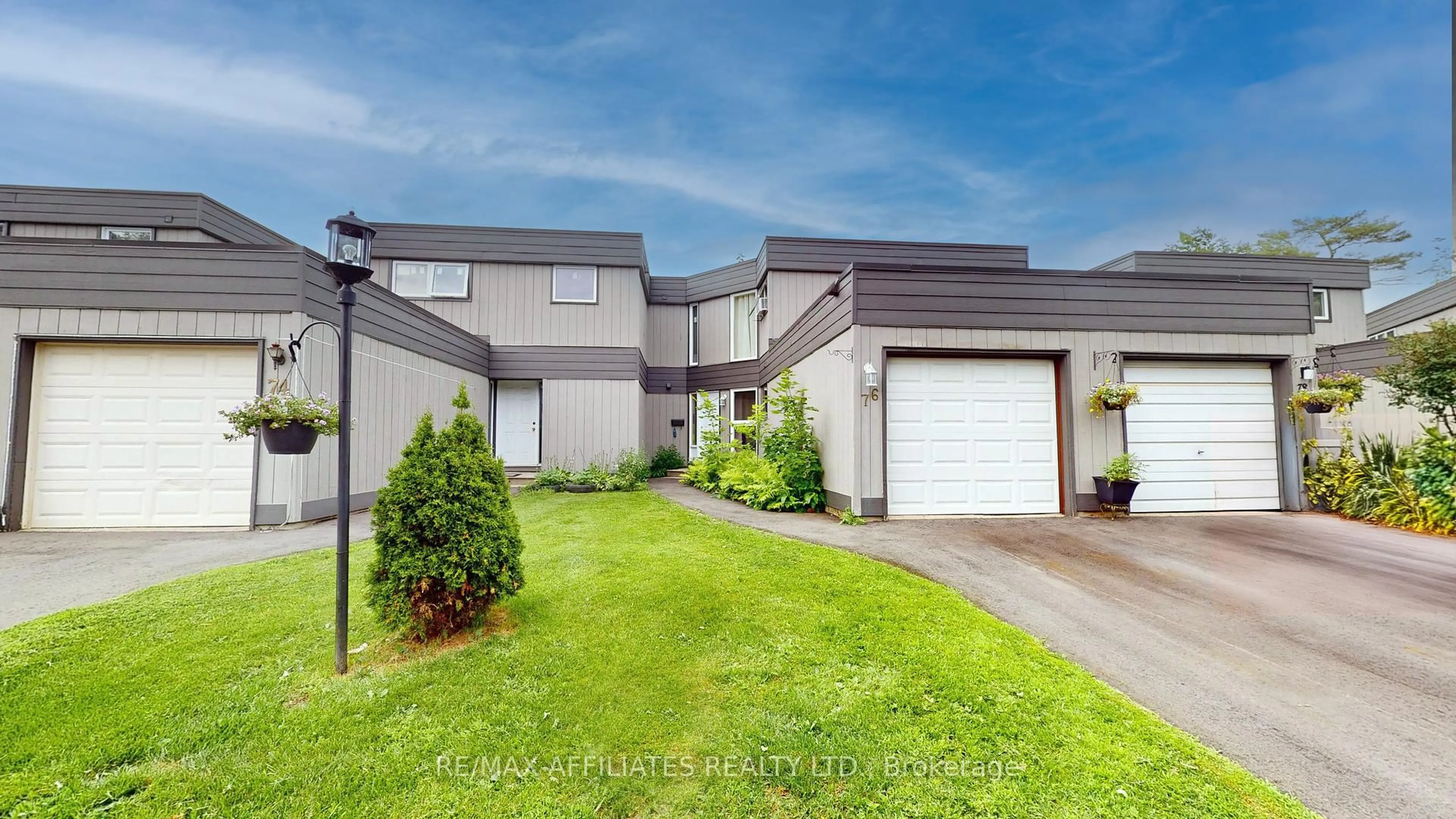 Unknown for 76 Compata Way #11, Gloucester Ontario K1B 4W9