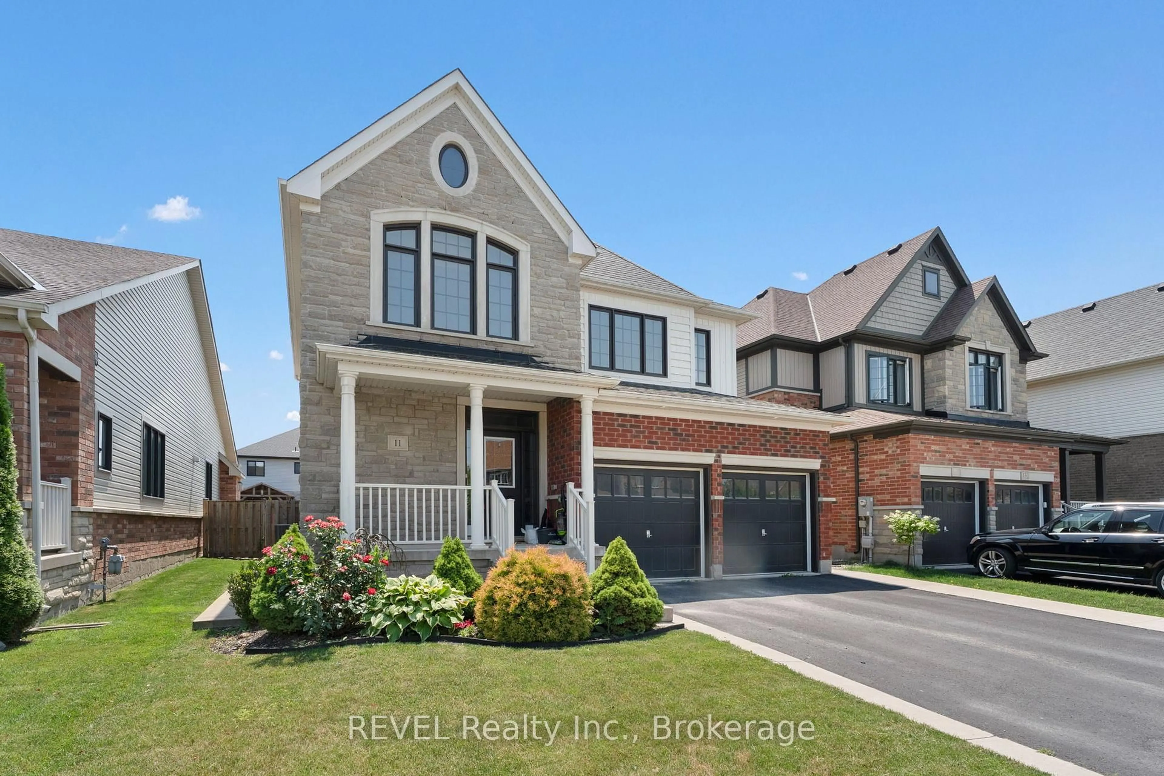 Home with brick exterior material, street for 11 SUCCESS Way, Thorold Ontario L2V 0B9