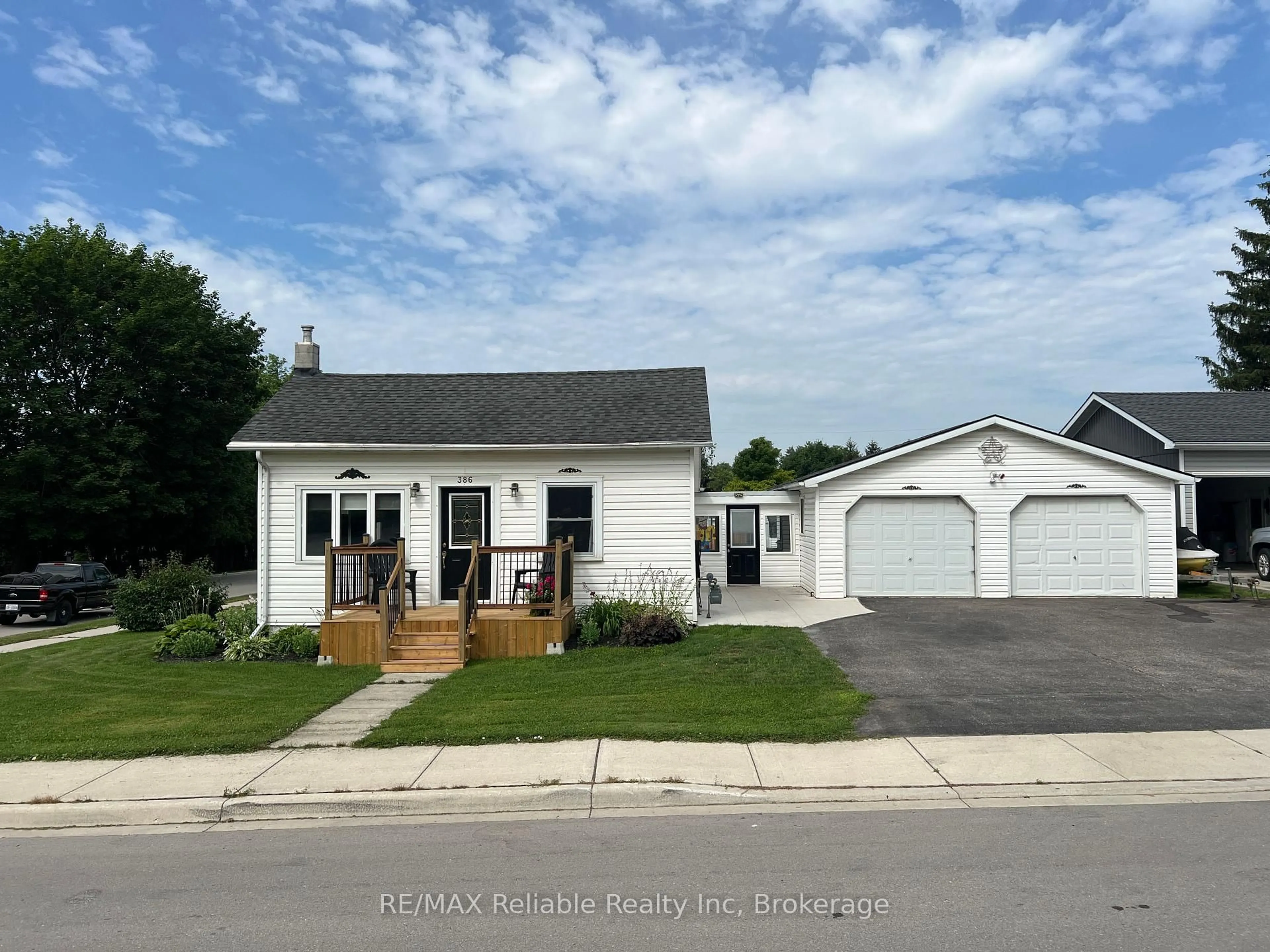 Home with vinyl exterior material, street for 386 James St, Central Huron Ontario N0M 1L0