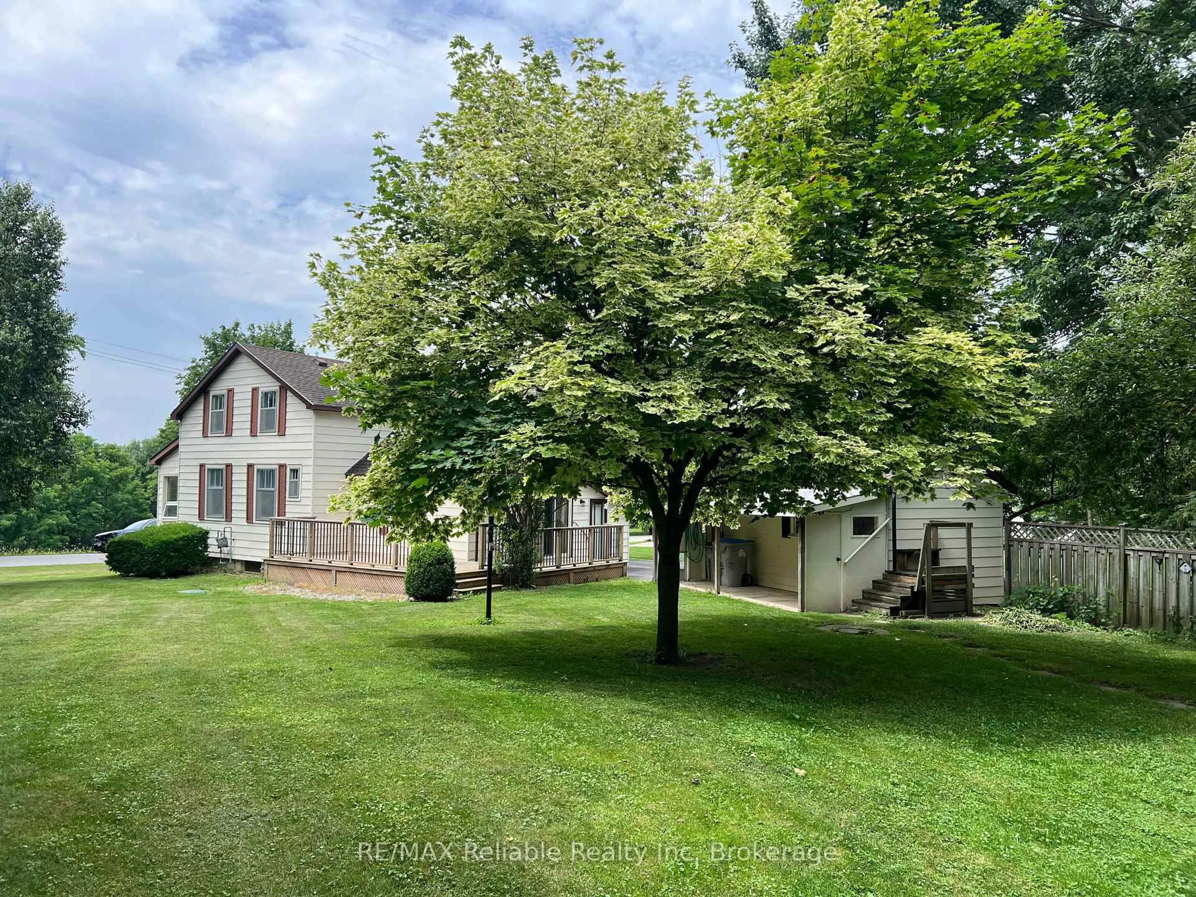 A pic from outside/outdoor area/front of a property/back of a property/a pic from drone, unknown for 37 Front St, Huron East Ontario N0K 1G0
